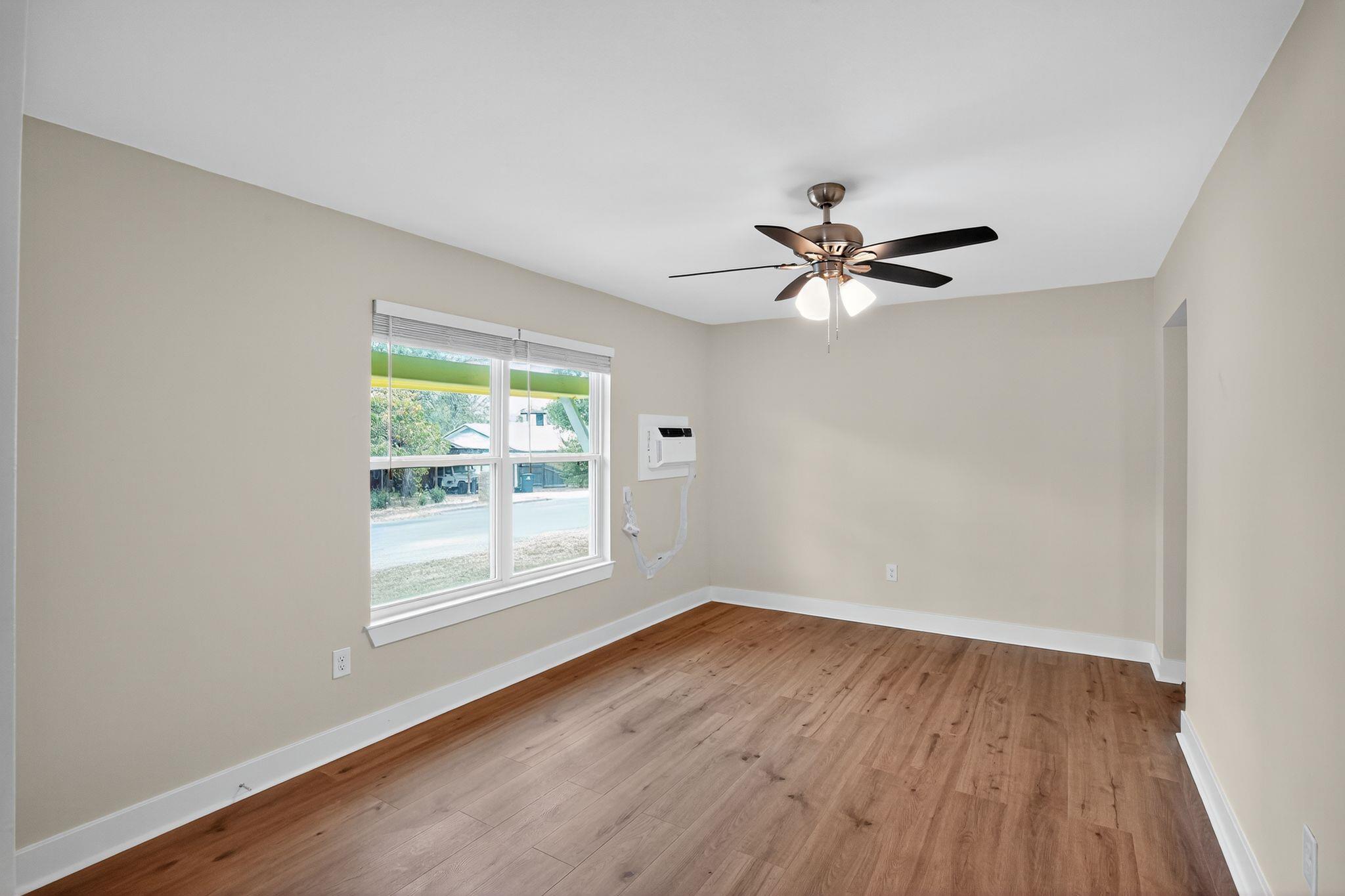 515 W 8th St, Georgetown, TX 78626