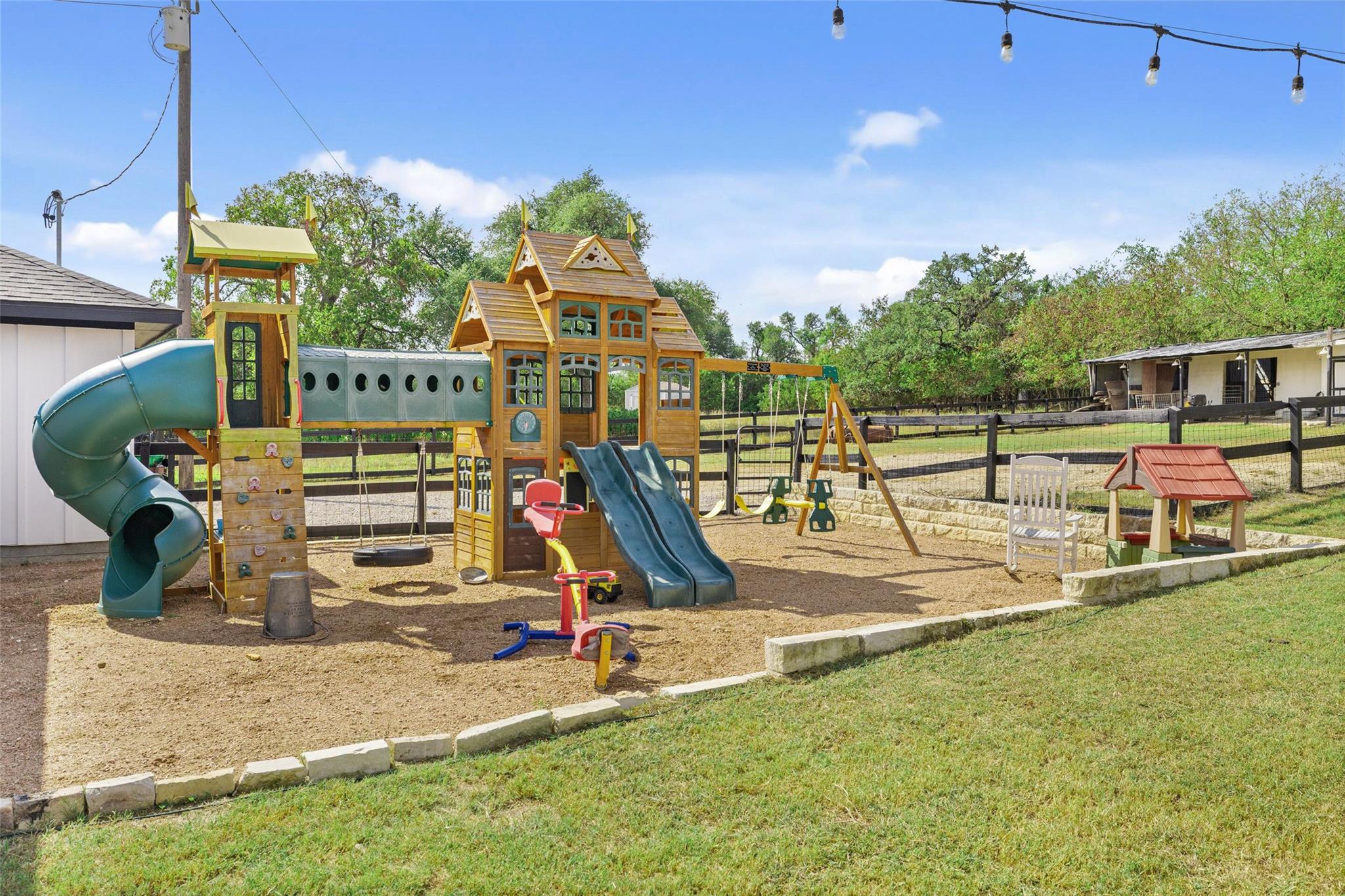 213 Beauchamp Rd, Dripping Springs, TX 78620