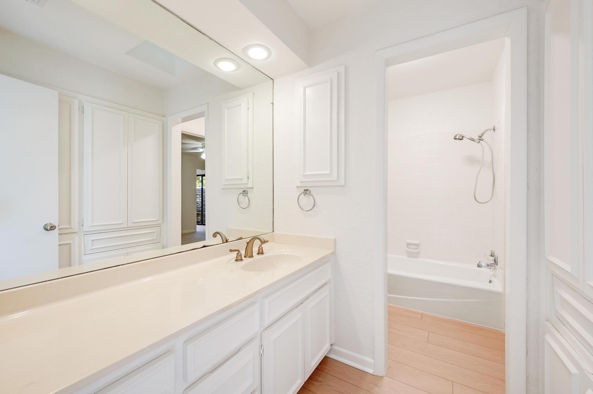 6820 N Cypress Point # 22, Austin, TX 78746