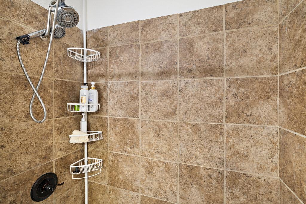 1102 Oak Hollow Dr, Leander, TX 78641