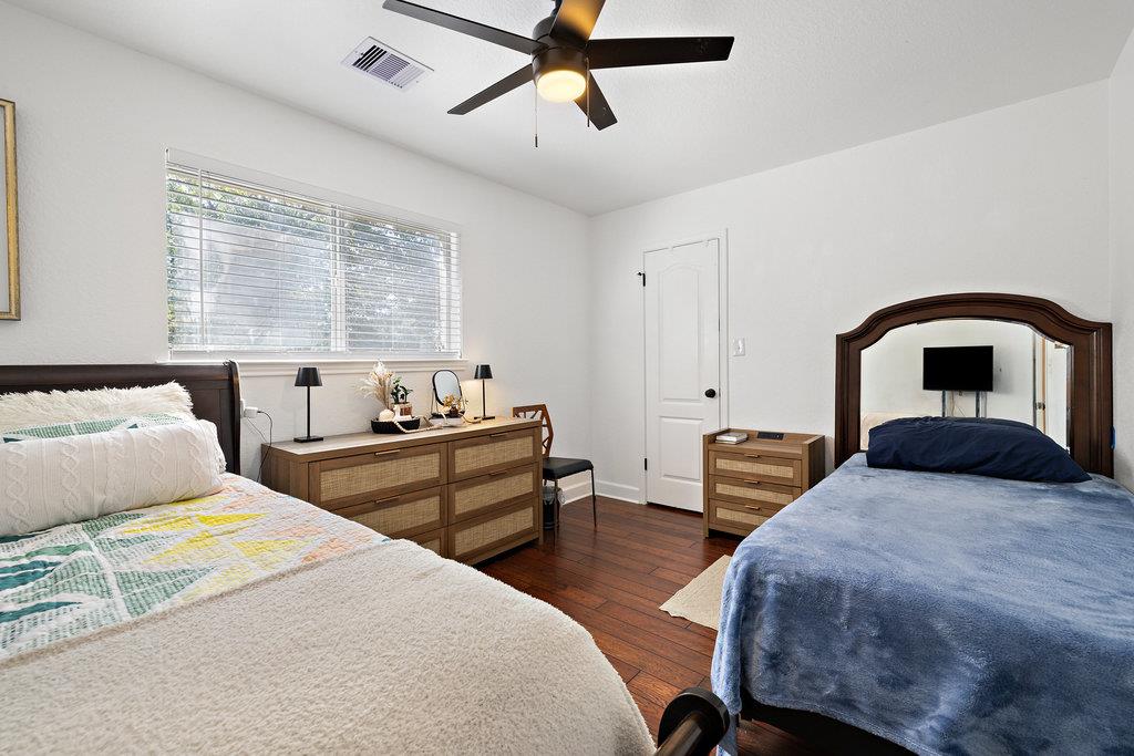 1102 Oak Hollow Dr, Leander, TX 78641