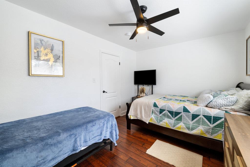 1102 Oak Hollow Dr, Leander, TX 78641