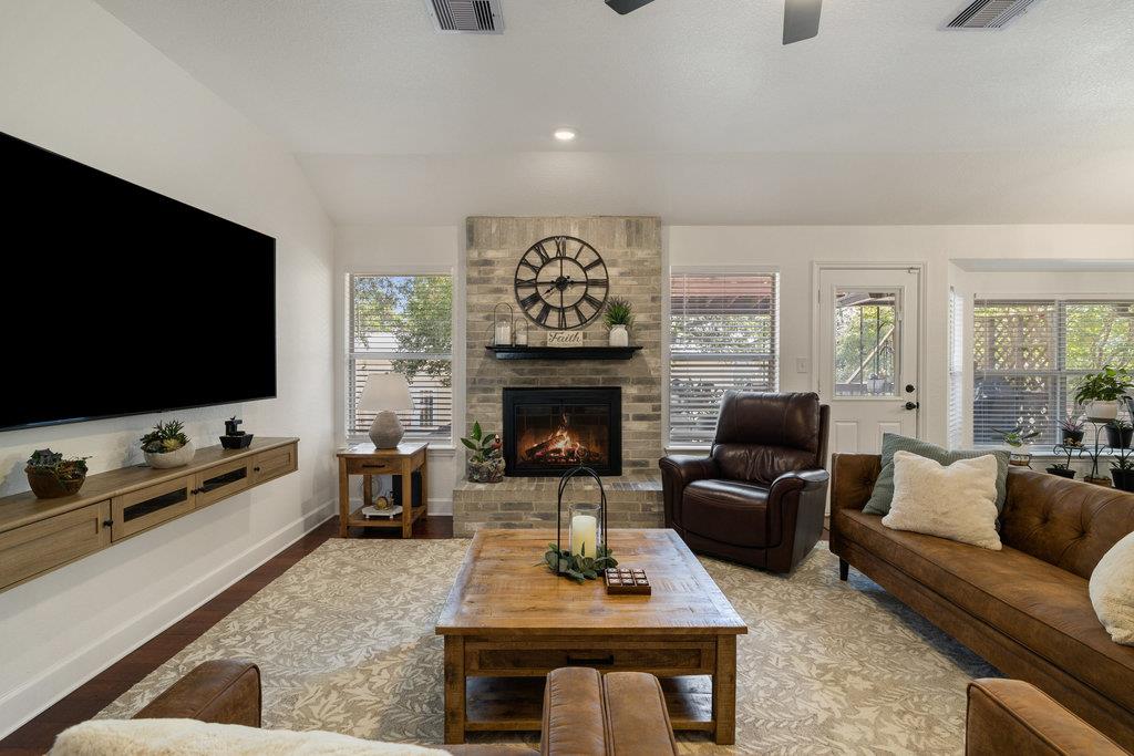 1102 Oak Hollow Dr, Leander, TX 78641