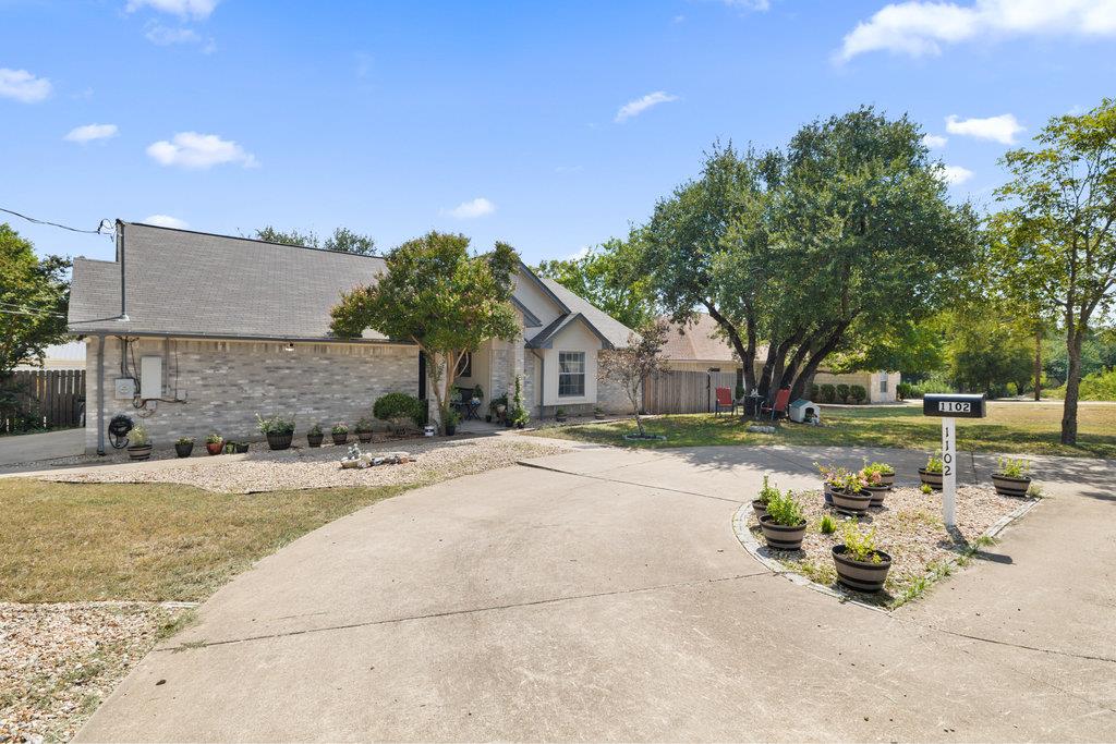 1102 Oak Hollow Dr, Leander, TX 78641