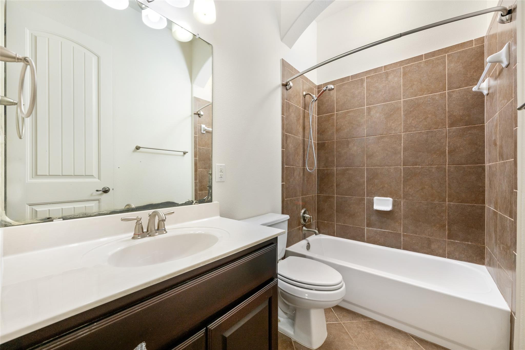 103 Edinburgh Isle Ct, Lakeway, TX 78738