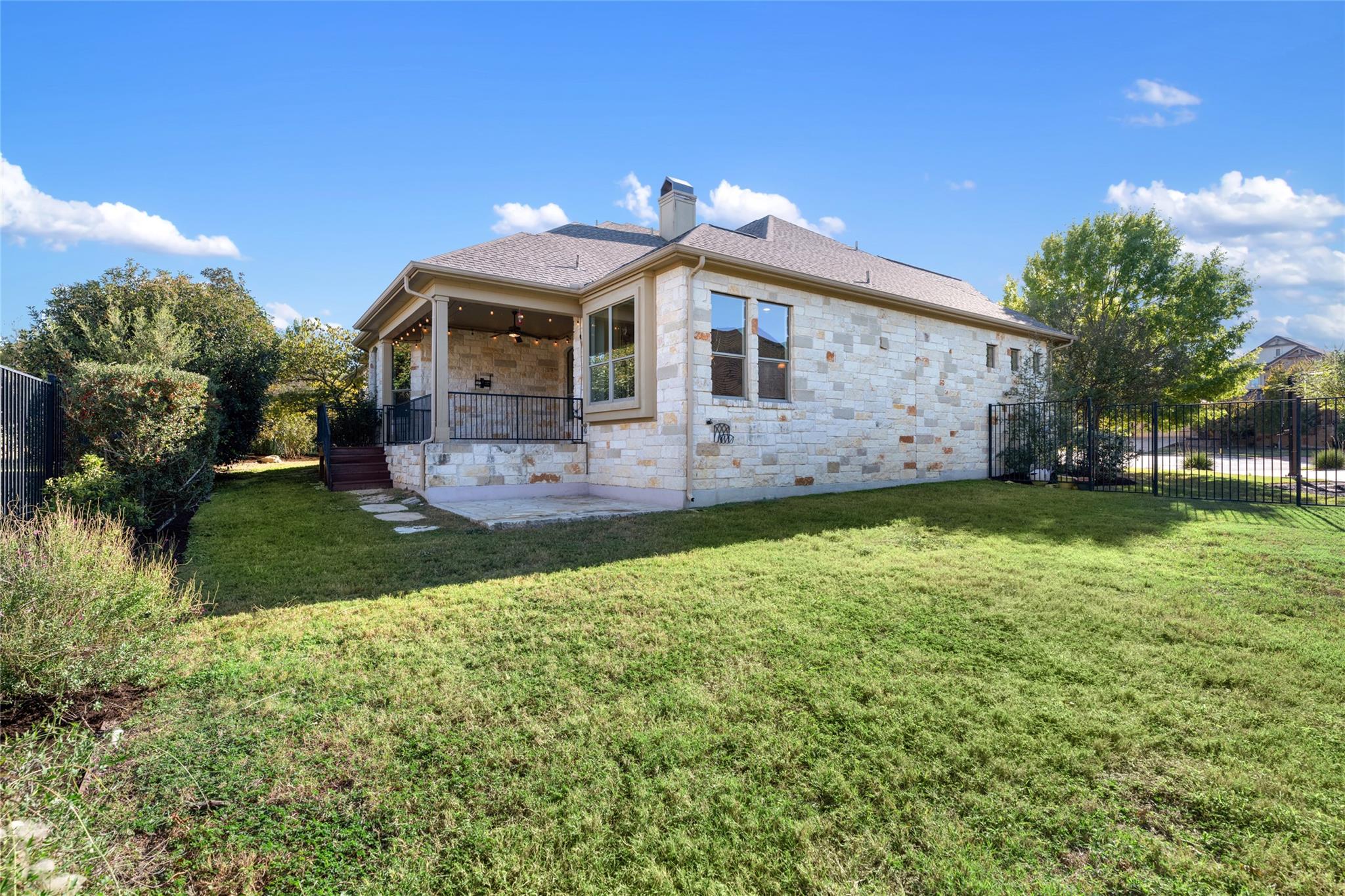 103 Edinburgh Isle Ct, Lakeway, TX 78738