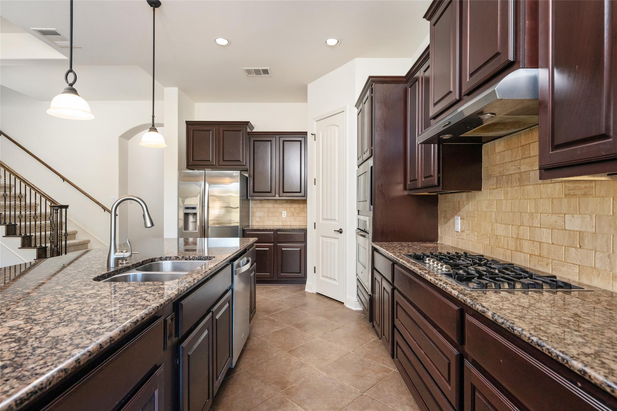 103 Edinburgh Isle Ct, Lakeway, TX 78738