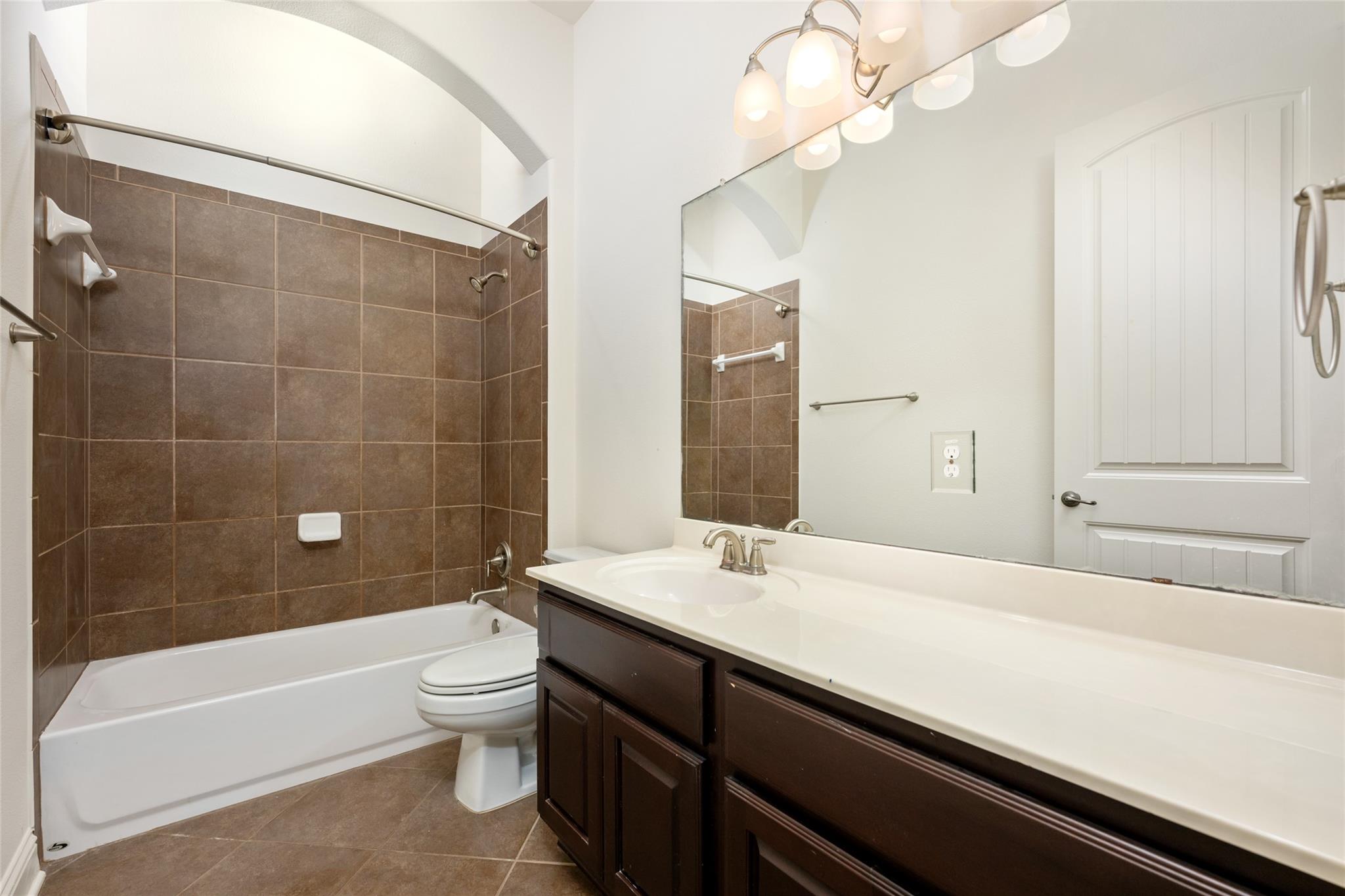 103 Edinburgh Isle Ct, Lakeway, TX 78738