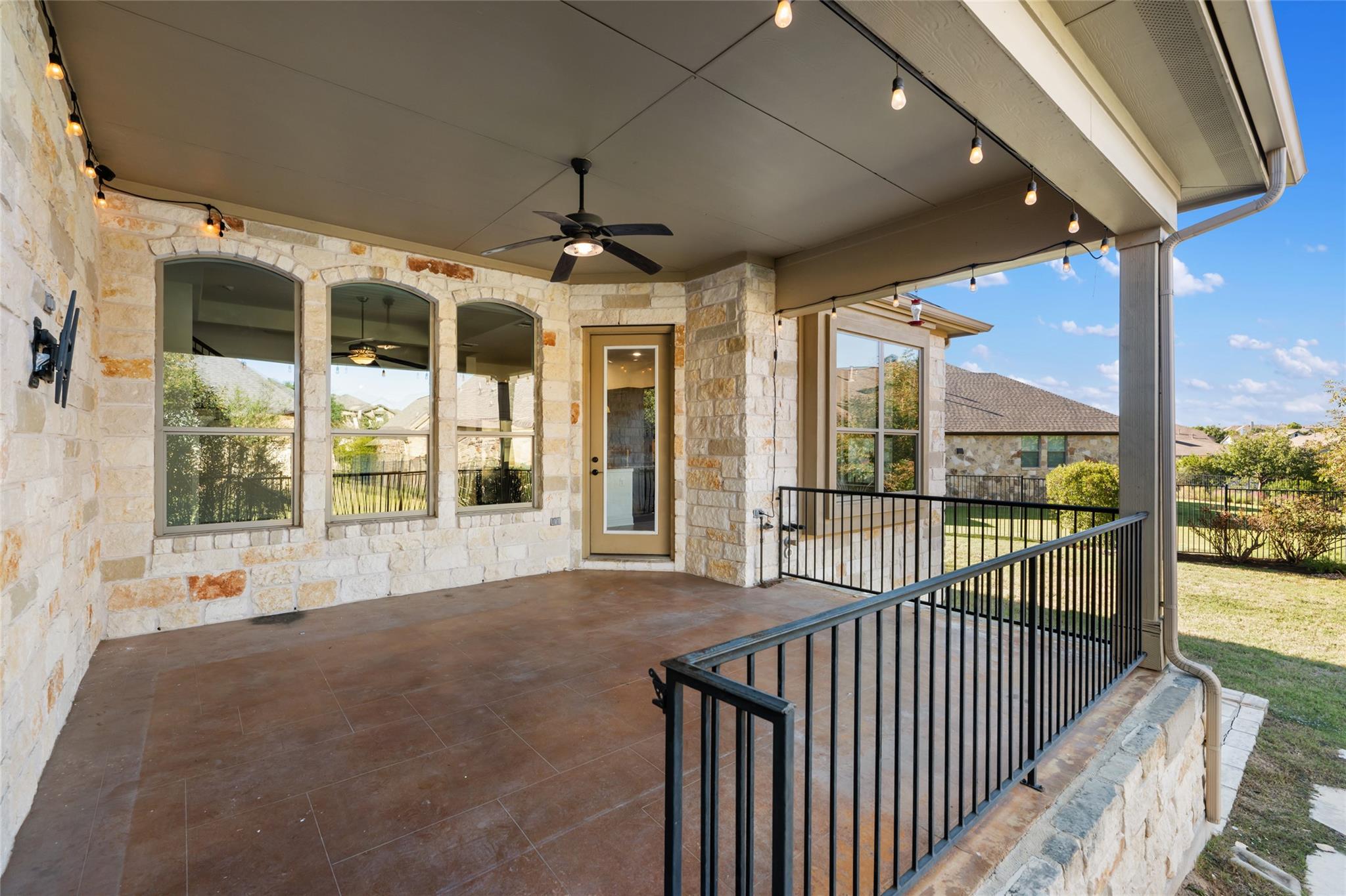 103 Edinburgh Isle Ct, Lakeway, TX 78738