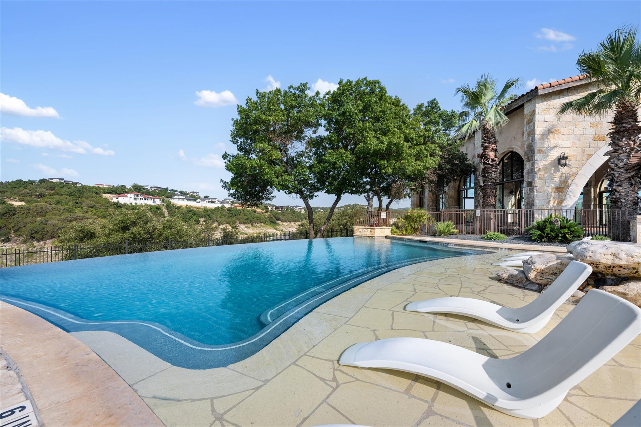 103 Edinburgh Isle Ct, Lakeway, TX 78738