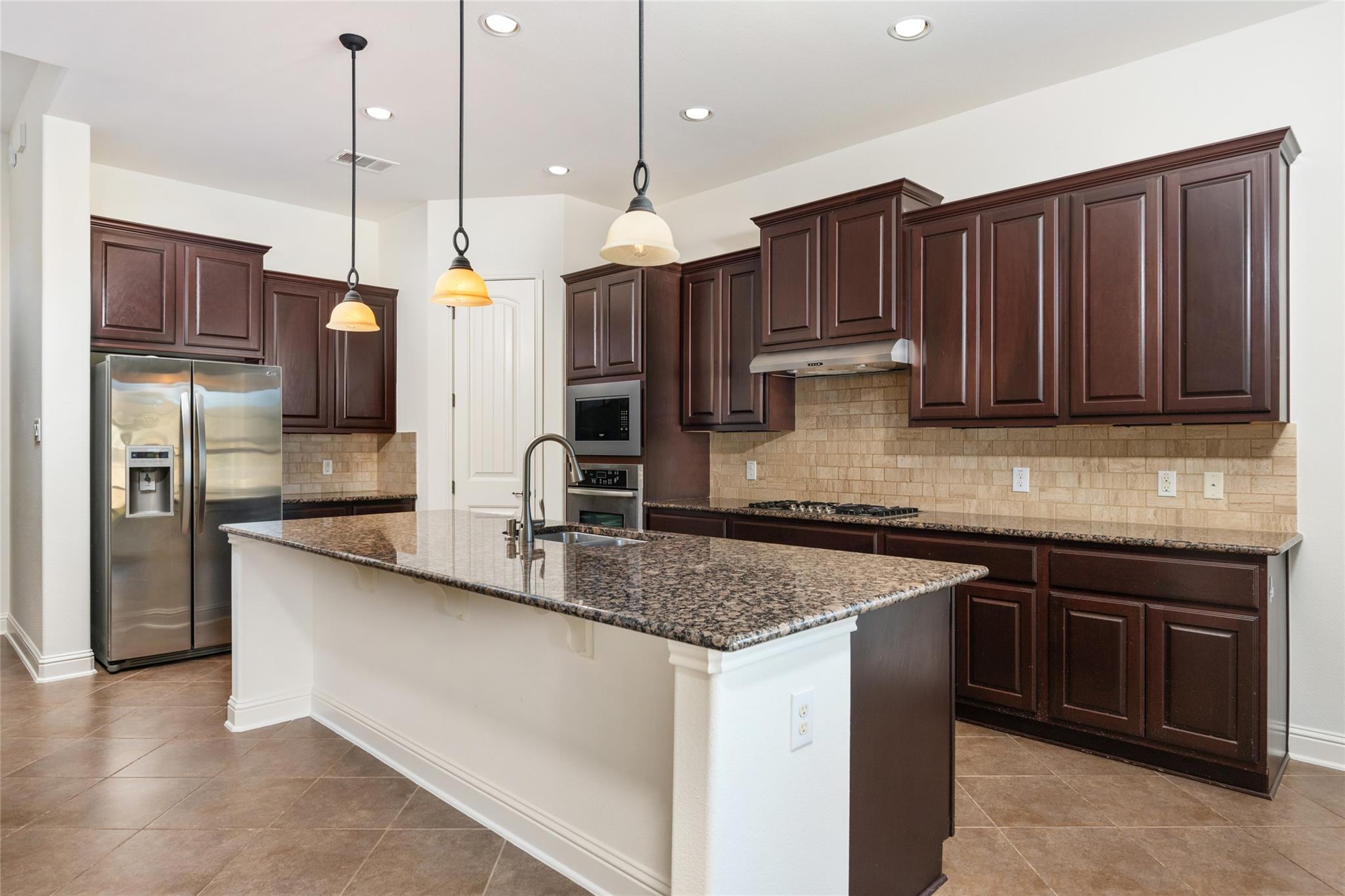 103 Edinburgh Isle Ct, Lakeway, TX 78738