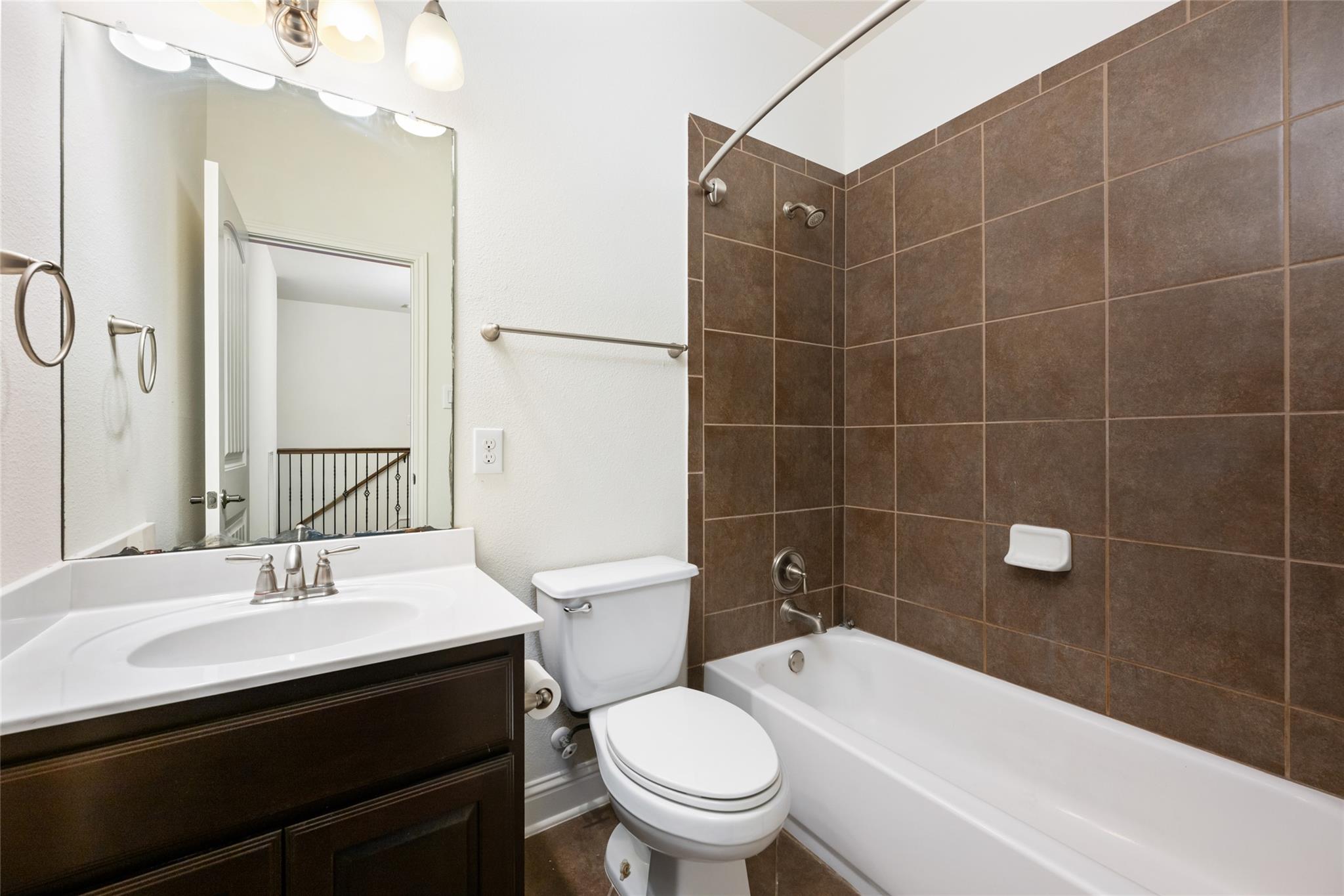 103 Edinburgh Isle Ct, Lakeway, TX 78738