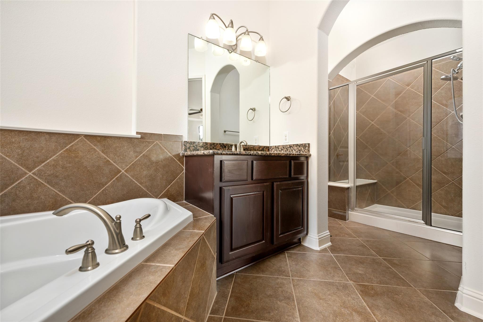 103 Edinburgh Isle Ct, Lakeway, TX 78738