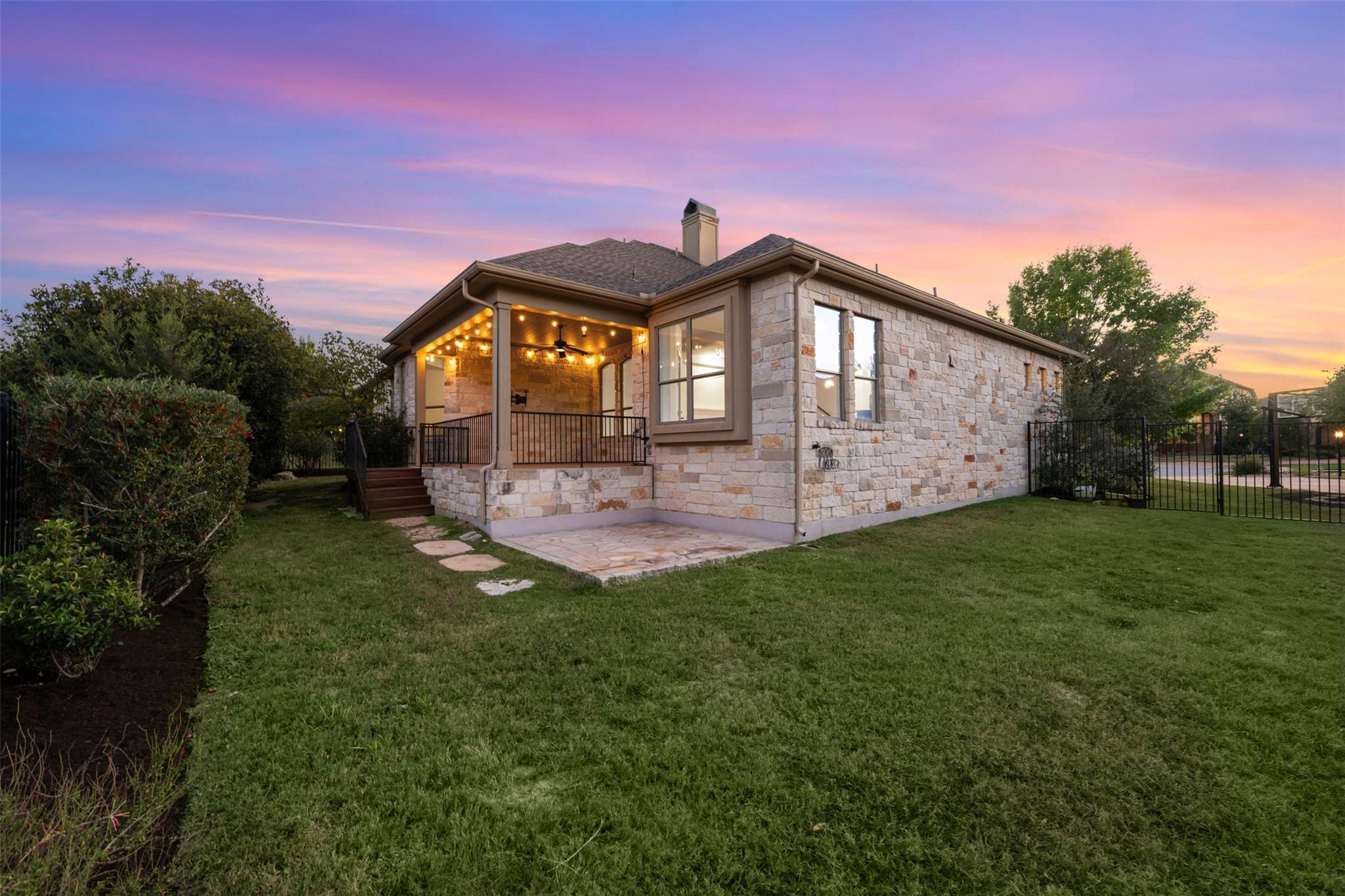 103 Edinburgh Isle Ct, Lakeway, TX 78738