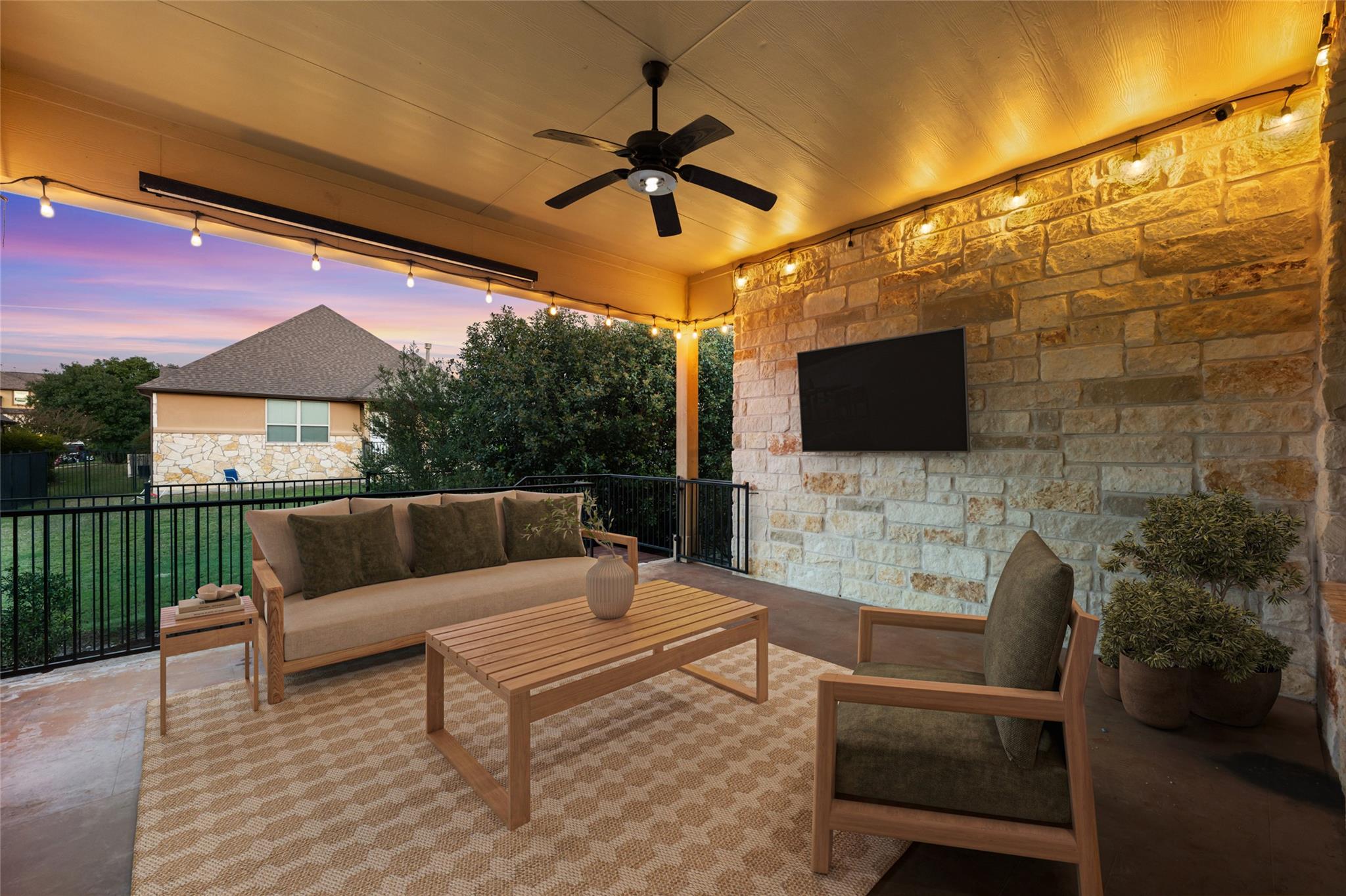 103 Edinburgh Isle Ct, Lakeway, TX 78738