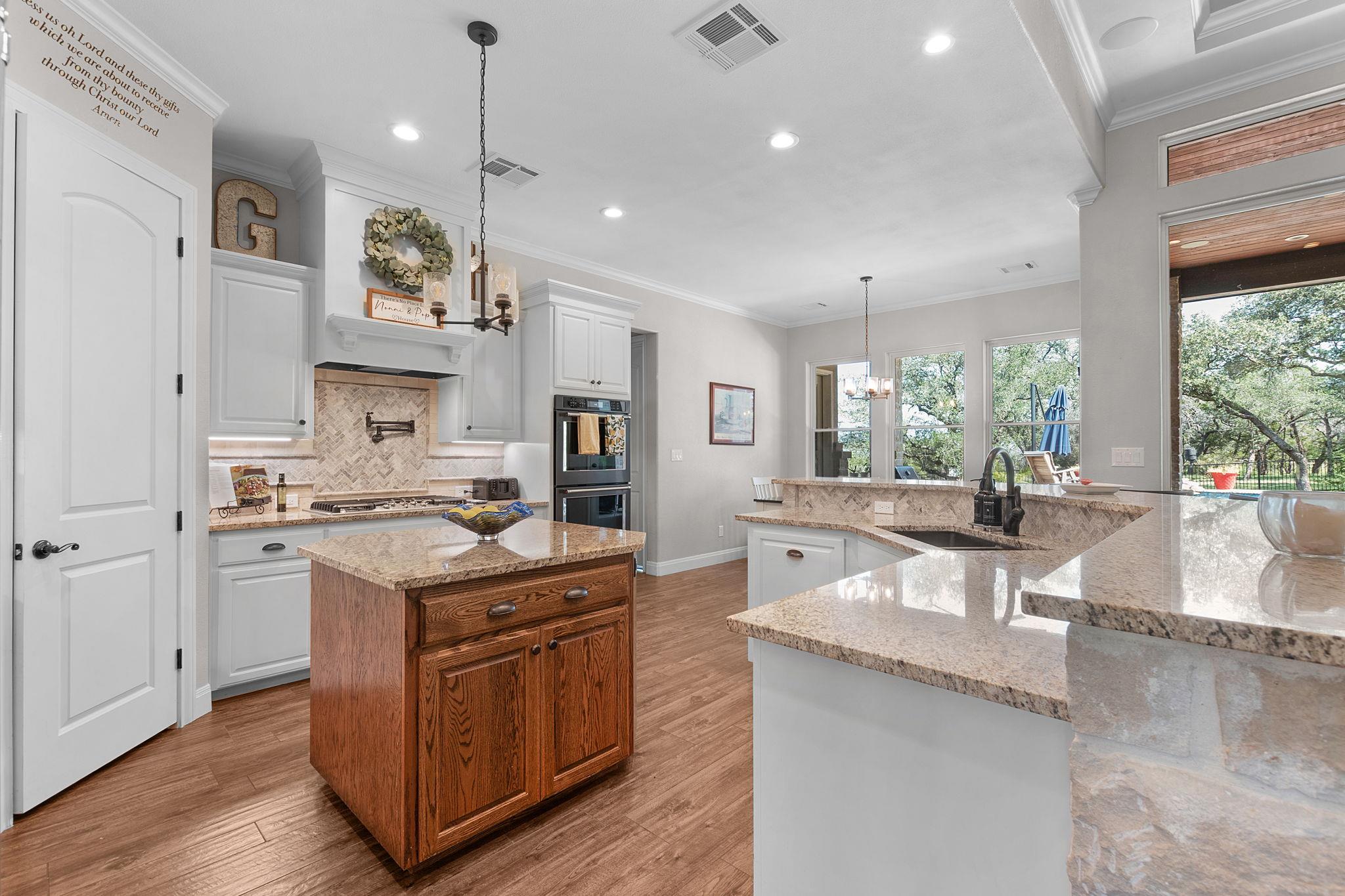 201 Brothers Ln, Burnet, TX 78611