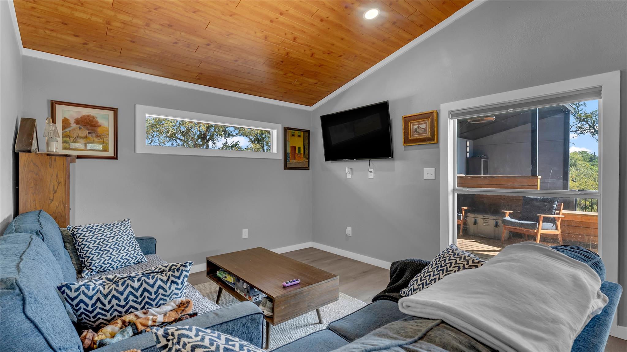 111 W Lakeshore Dr, Sunrise Beach Village, TX 78643