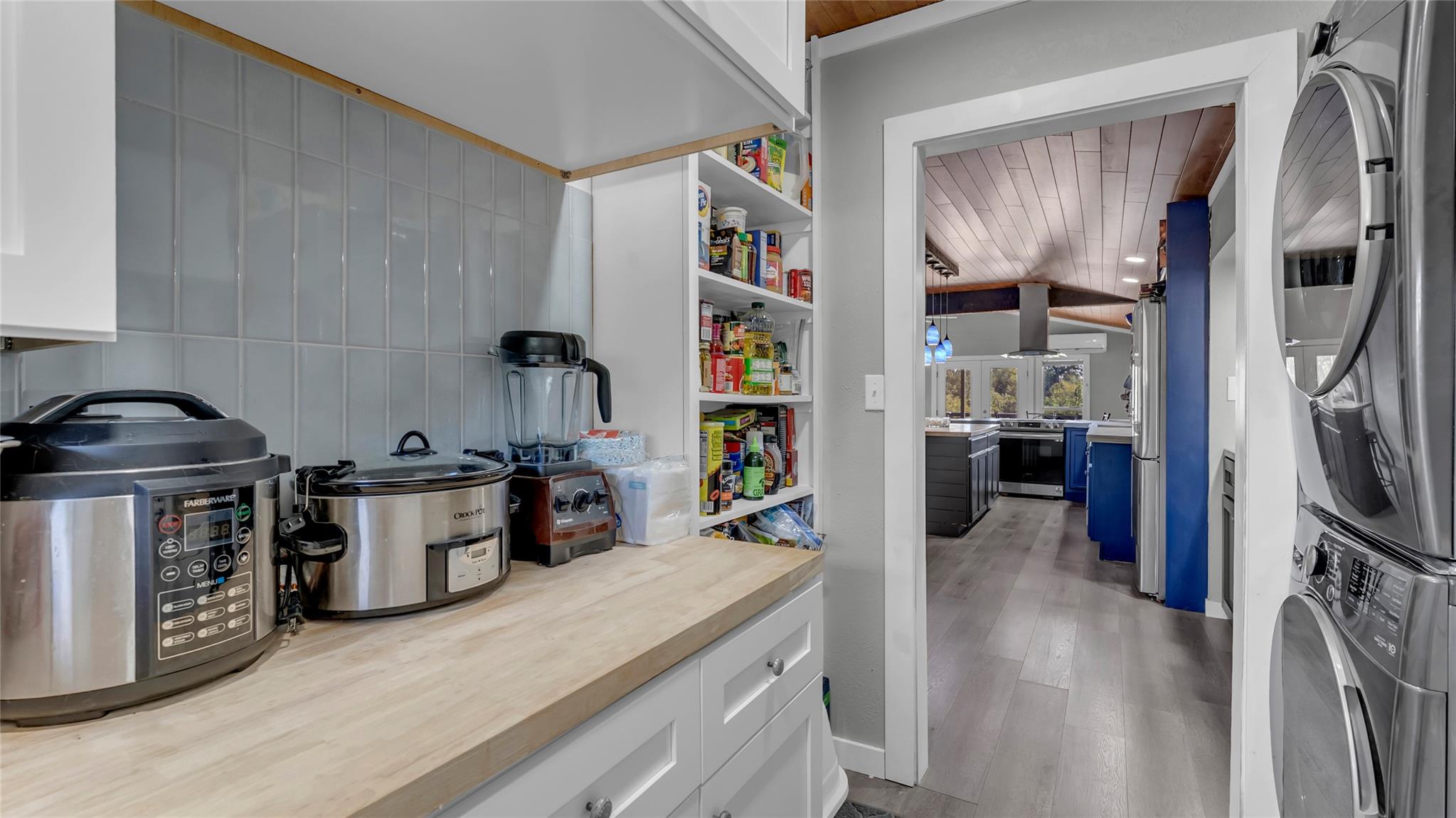 111 W Lakeshore Dr, Sunrise Beach Village, TX 78643