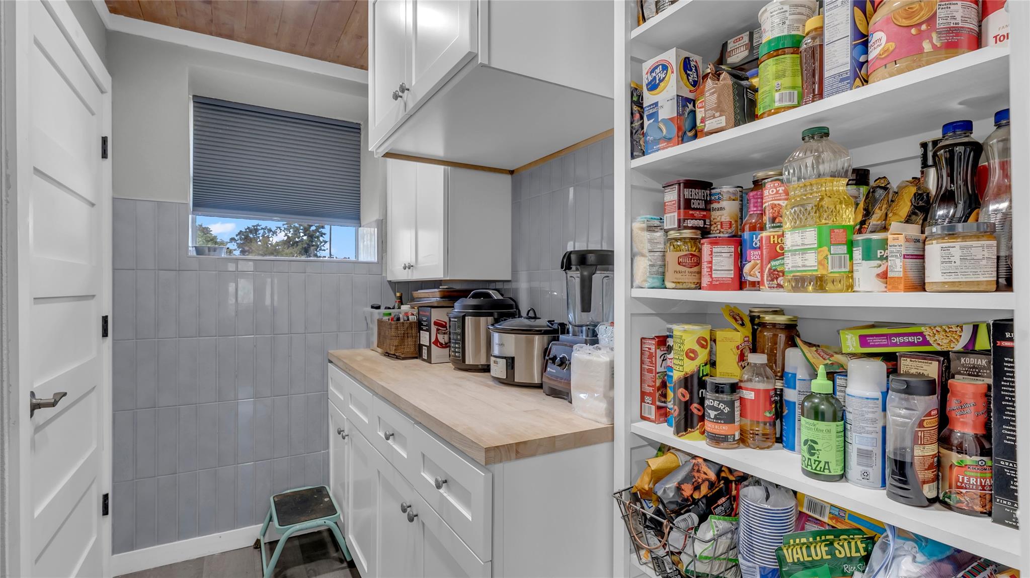 111 W Lakeshore Dr, Sunrise Beach Village, TX 78643