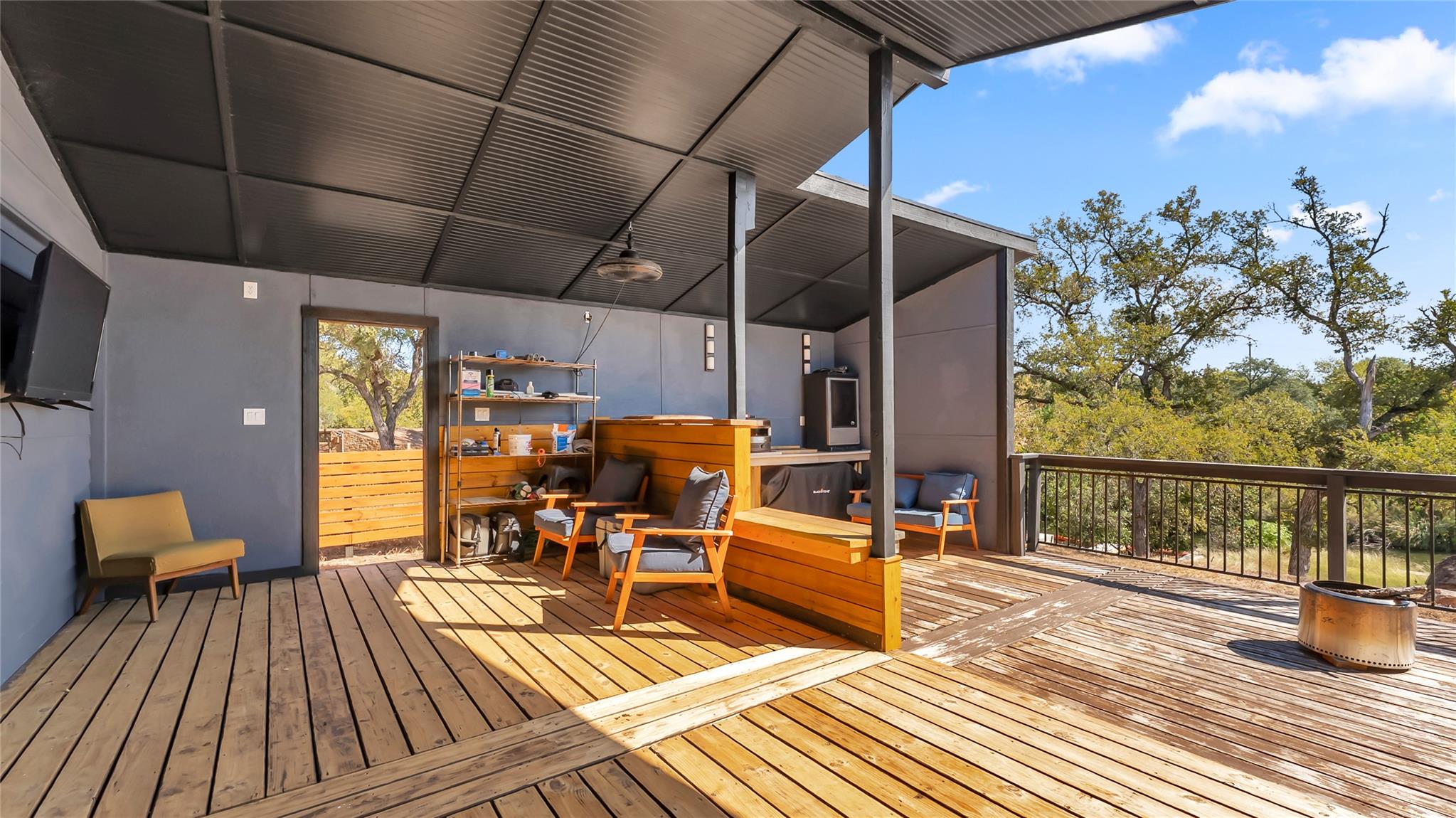 111 W Lakeshore Dr, Sunrise Beach Village, TX 78643