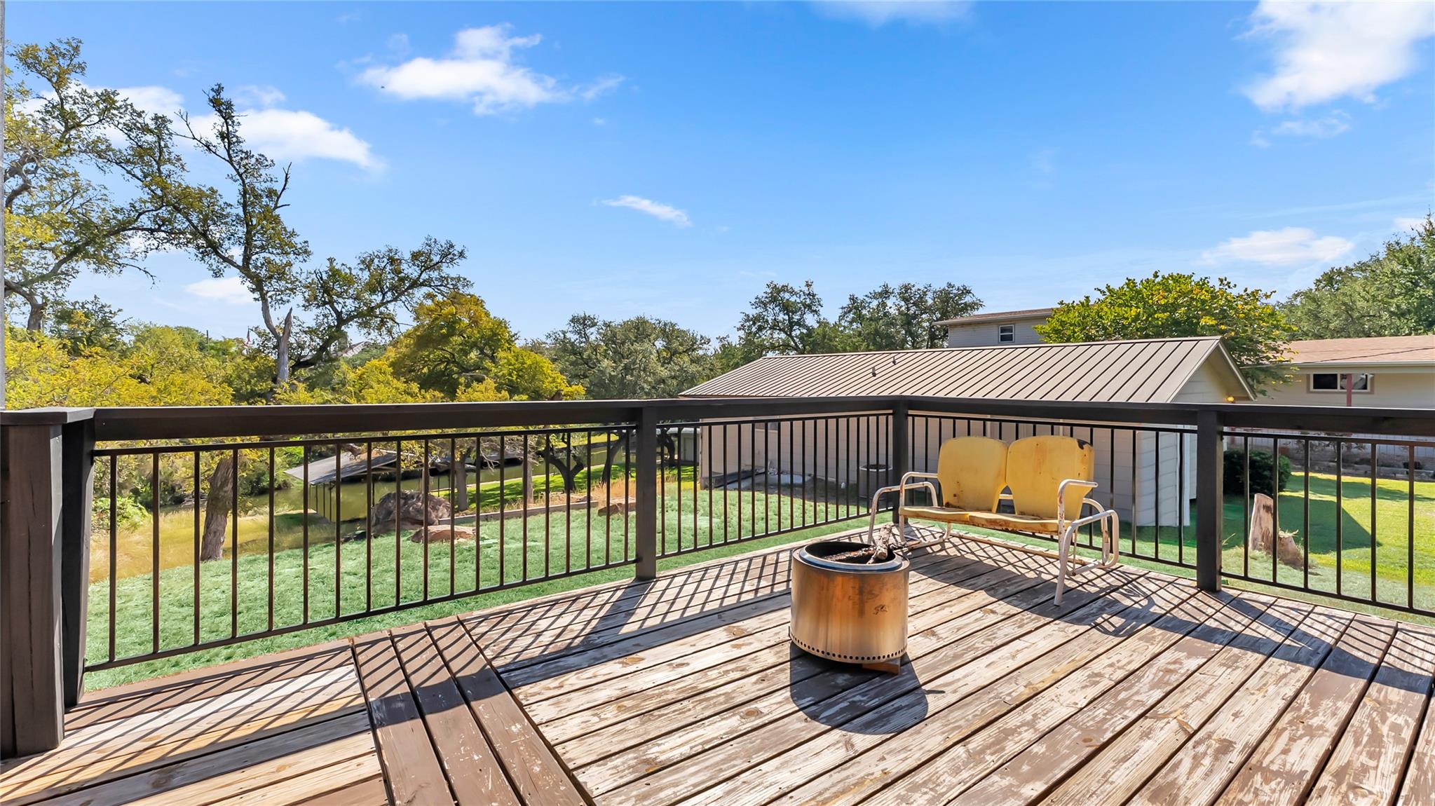 111 W Lakeshore Dr, Sunrise Beach Village, TX 78643