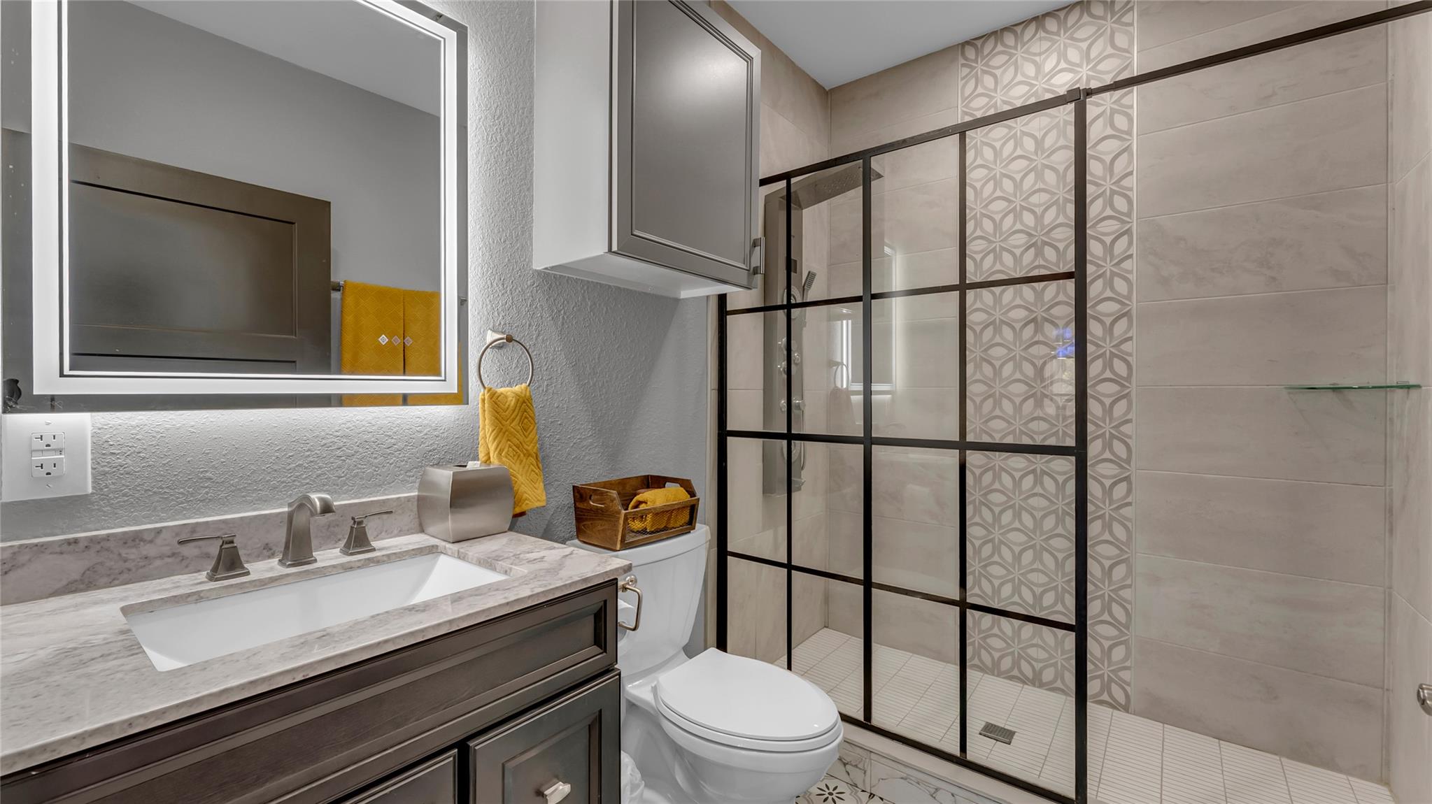 111 W Lakeshore Dr, Sunrise Beach Village, TX 78643