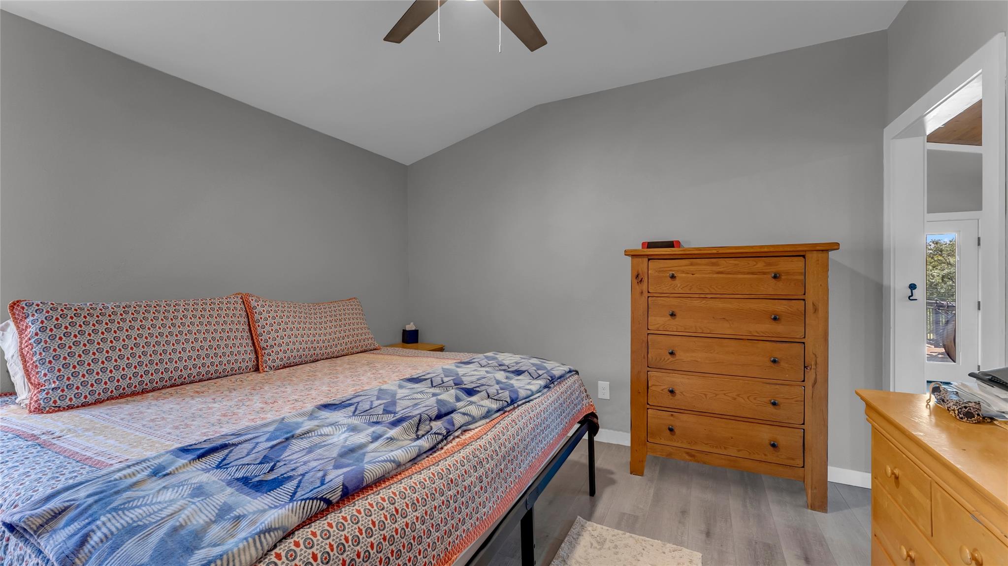 111 W Lakeshore Dr, Sunrise Beach Village, TX 78643