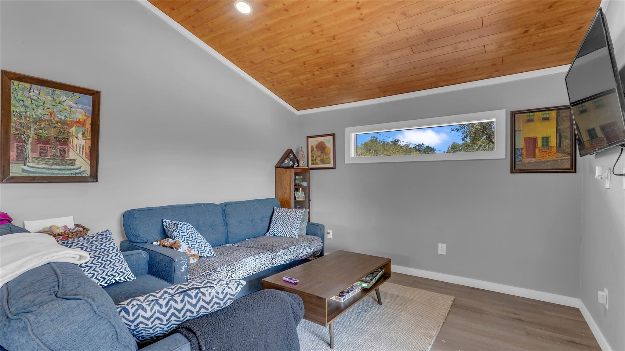 111 W Lakeshore Dr, Sunrise Beach Village, TX 78643