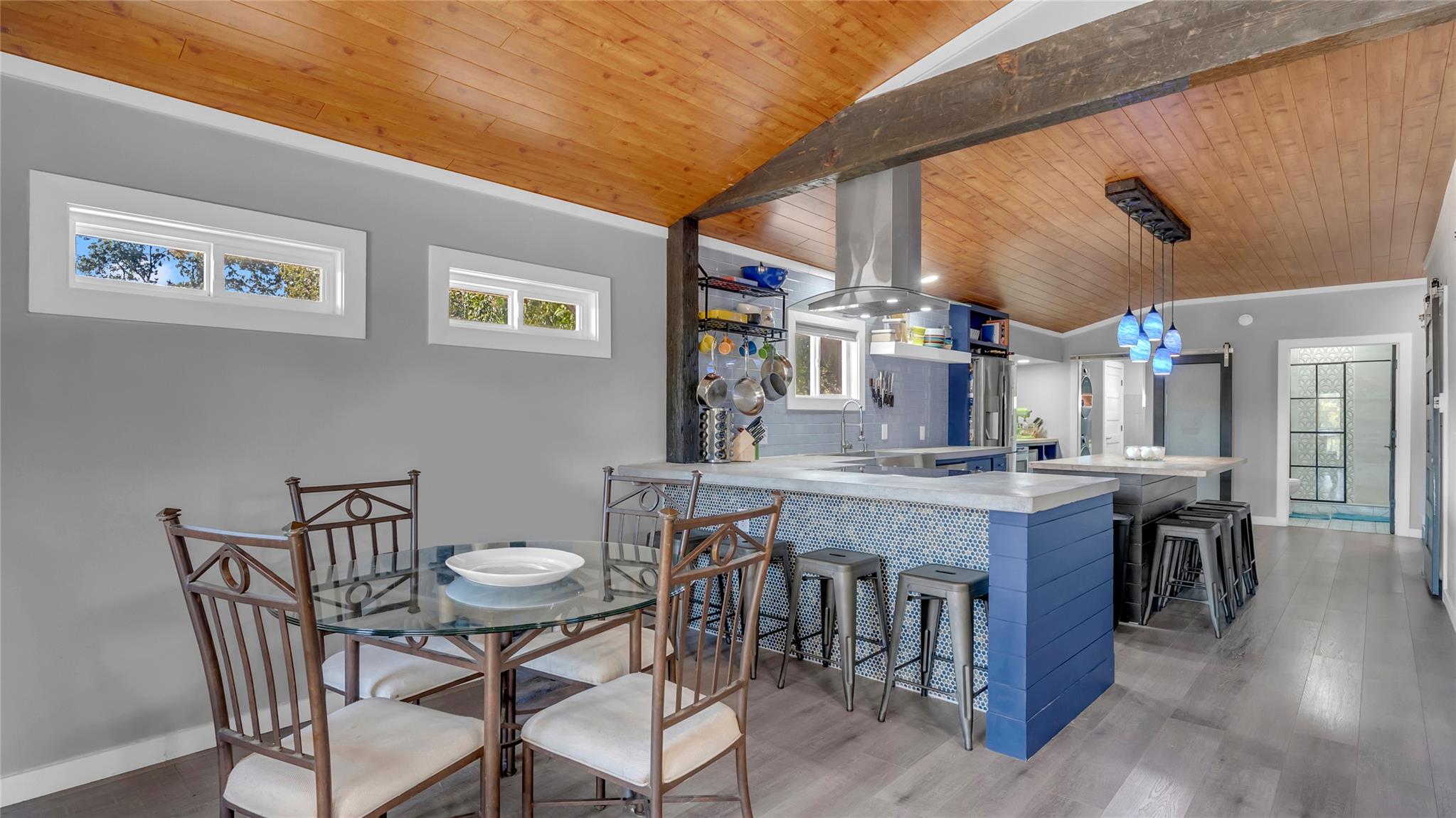 111 W Lakeshore Dr, Sunrise Beach Village, TX 78643