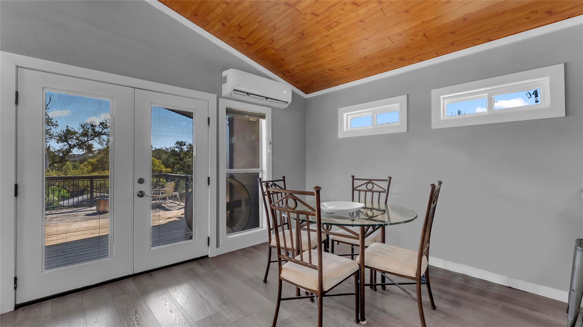 111 W Lakeshore Dr, Sunrise Beach Village, TX 78643