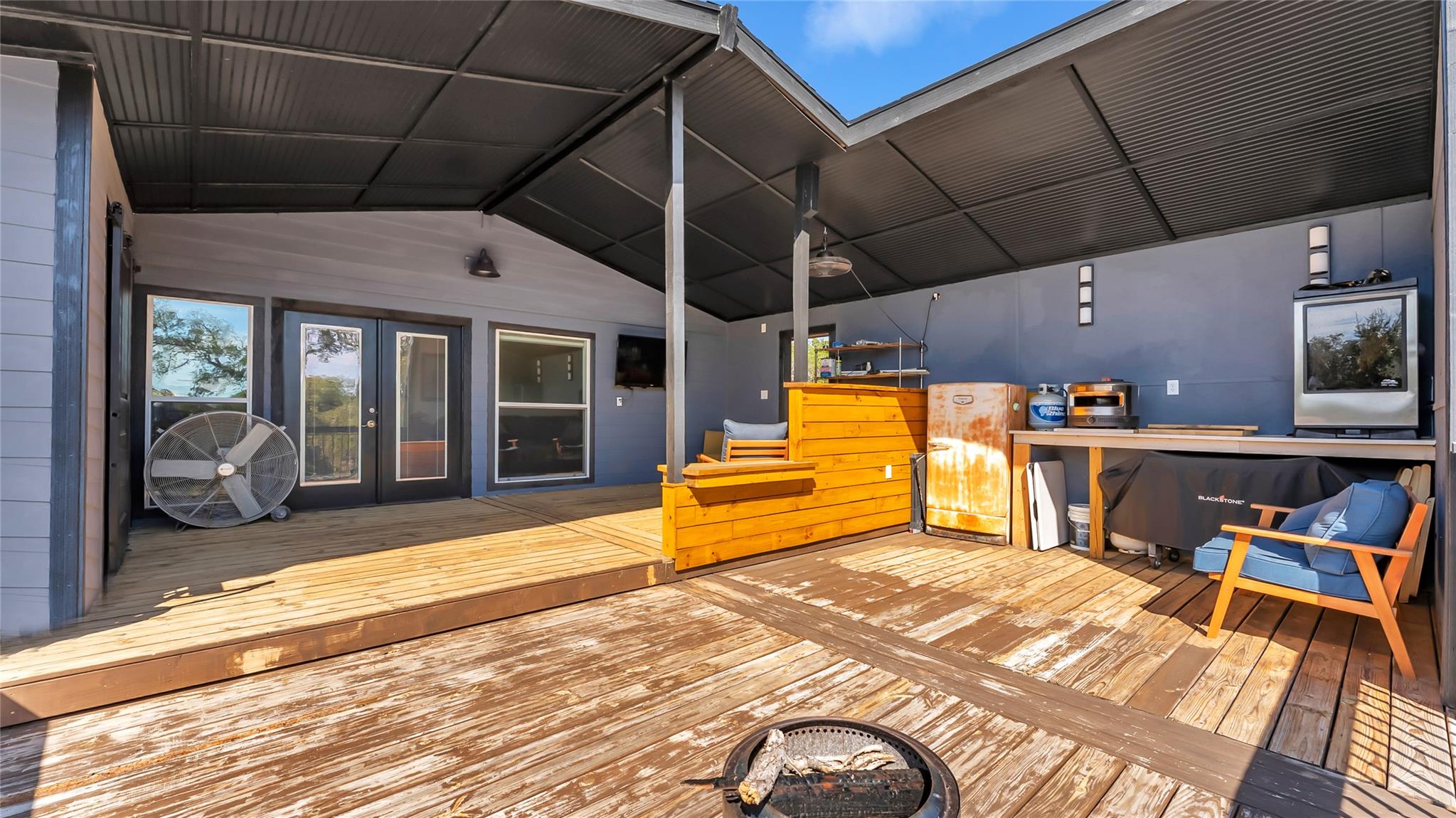 111 W Lakeshore Dr, Sunrise Beach Village, TX 78643