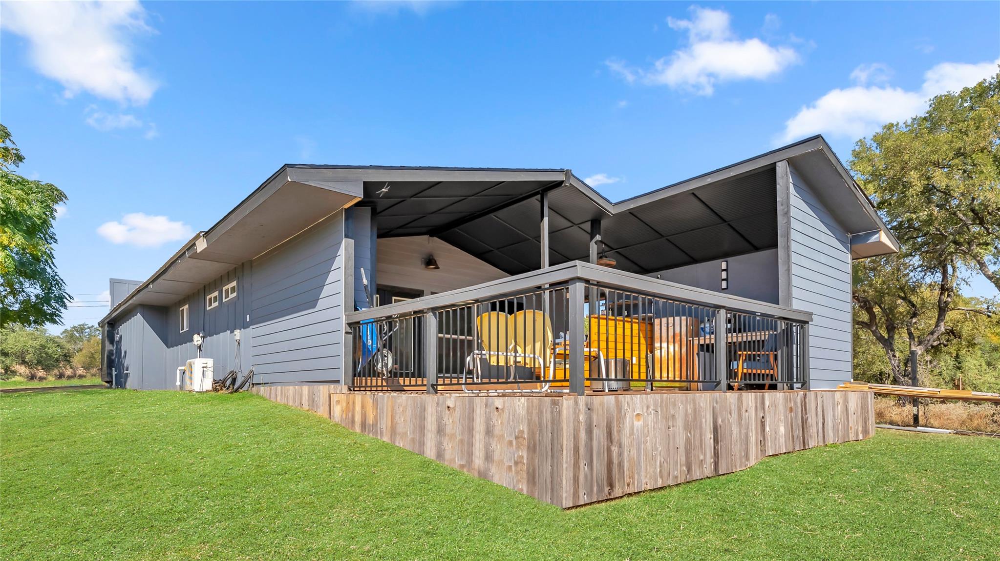 111 W Lakeshore Dr, Sunrise Beach Village, TX 78643