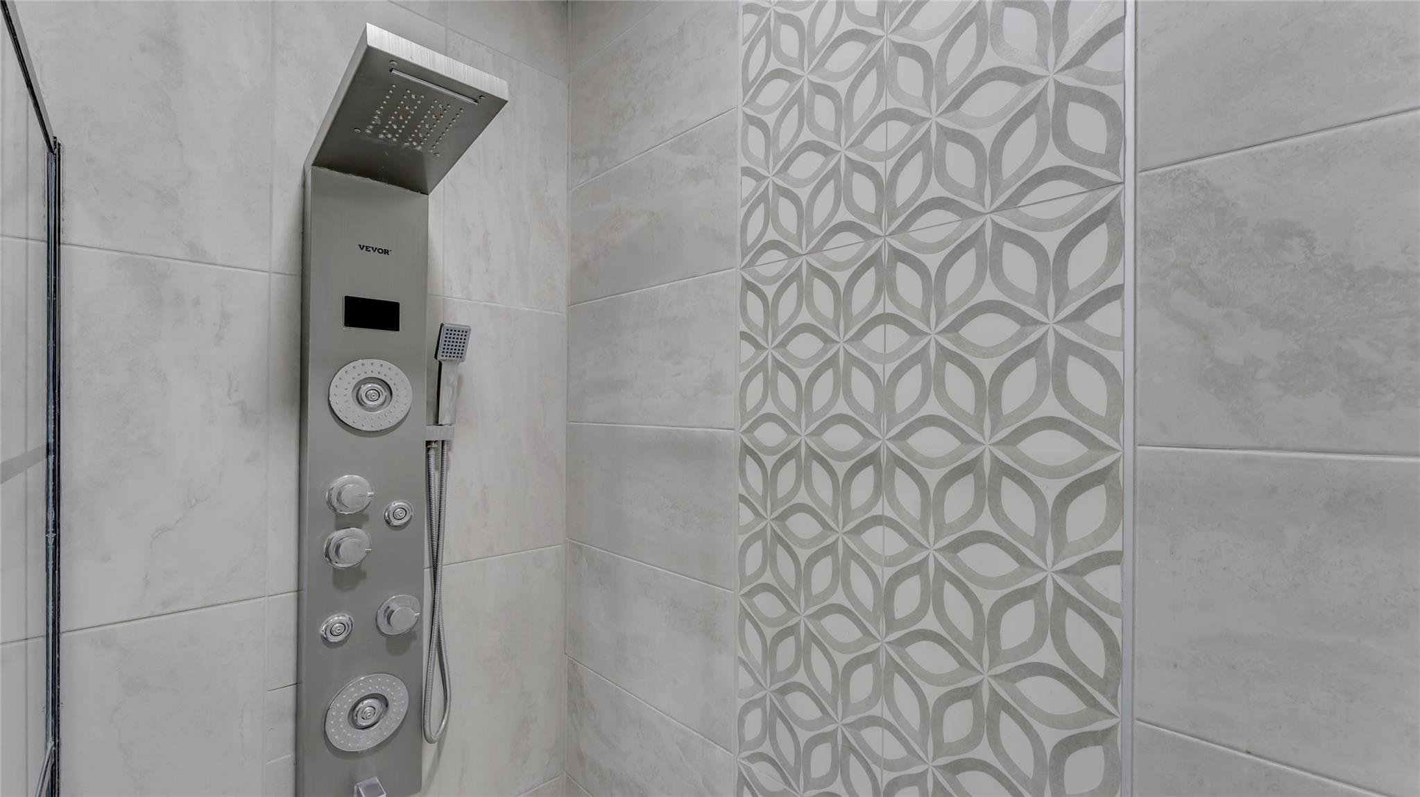 111 W Lakeshore Dr, Sunrise Beach Village, TX 78643