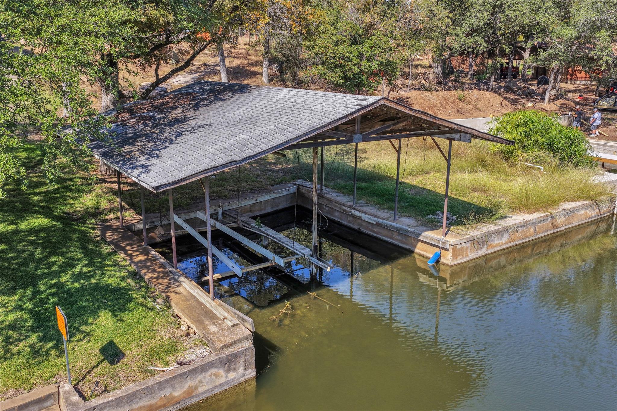 111 W Lakeshore Dr, Sunrise Beach Village, TX 78643