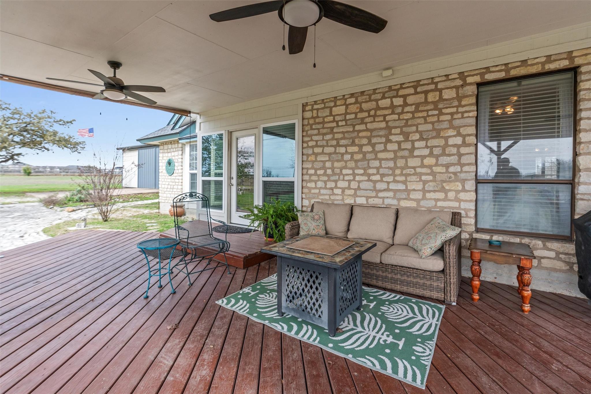 281 Lemens Ave, Hutto, TX 78634