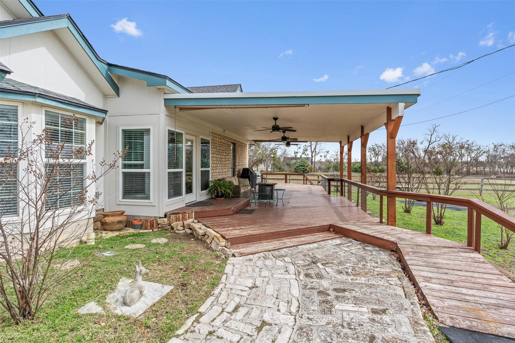 281 Lemens Ave, Hutto, TX 78634