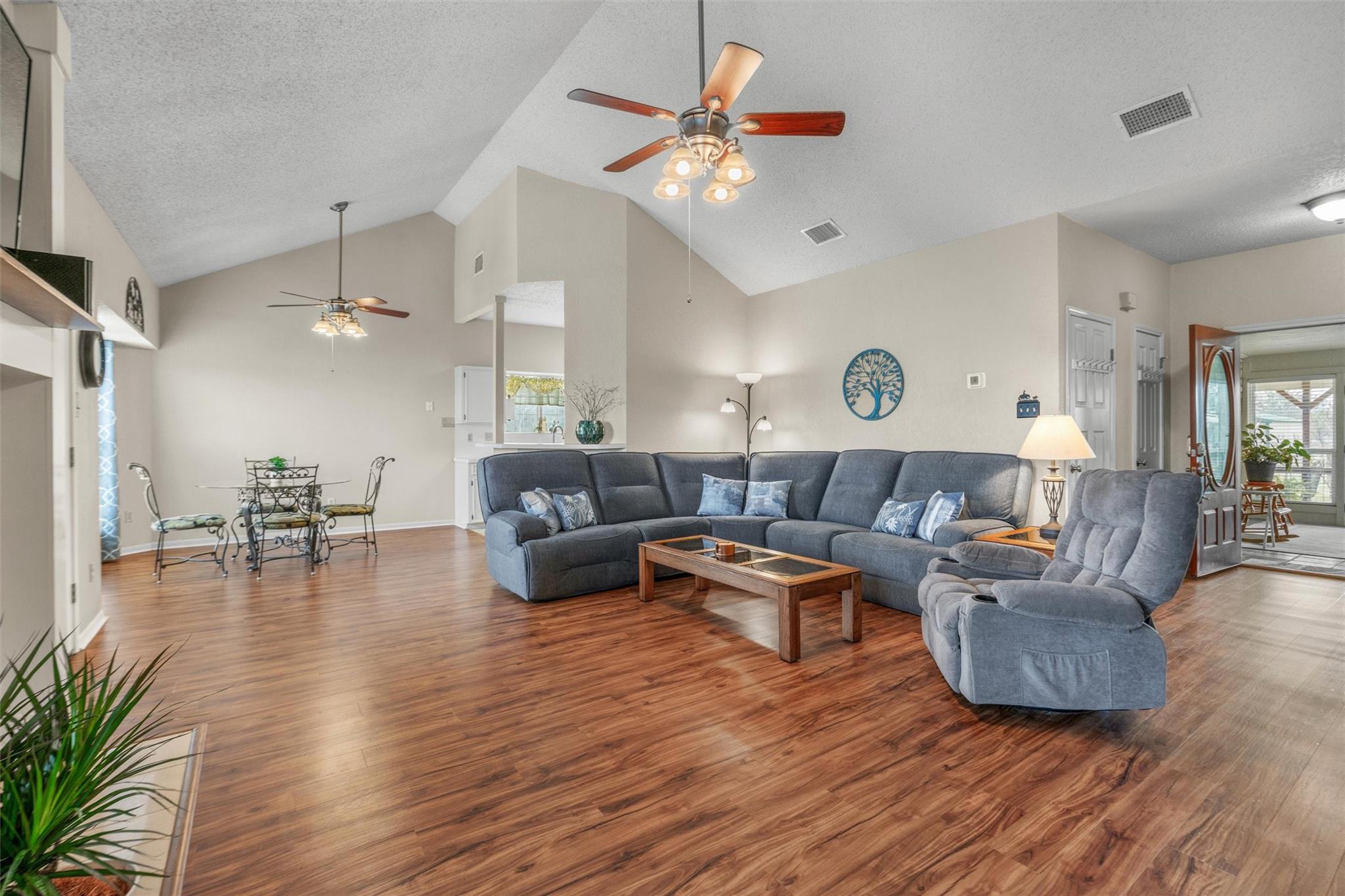 281 Lemens Ave, Hutto, TX 78634