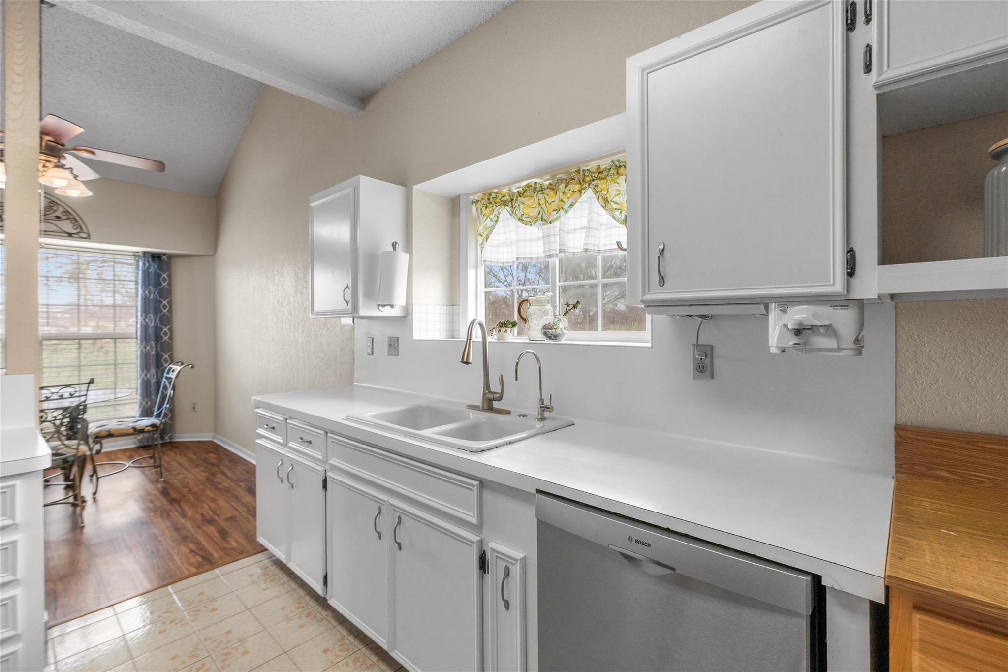 281 Lemens Ave, Hutto, TX 78634