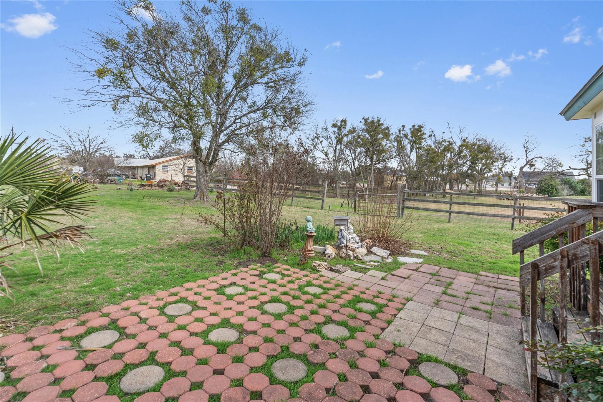 281 Lemens Ave, Hutto, TX 78634