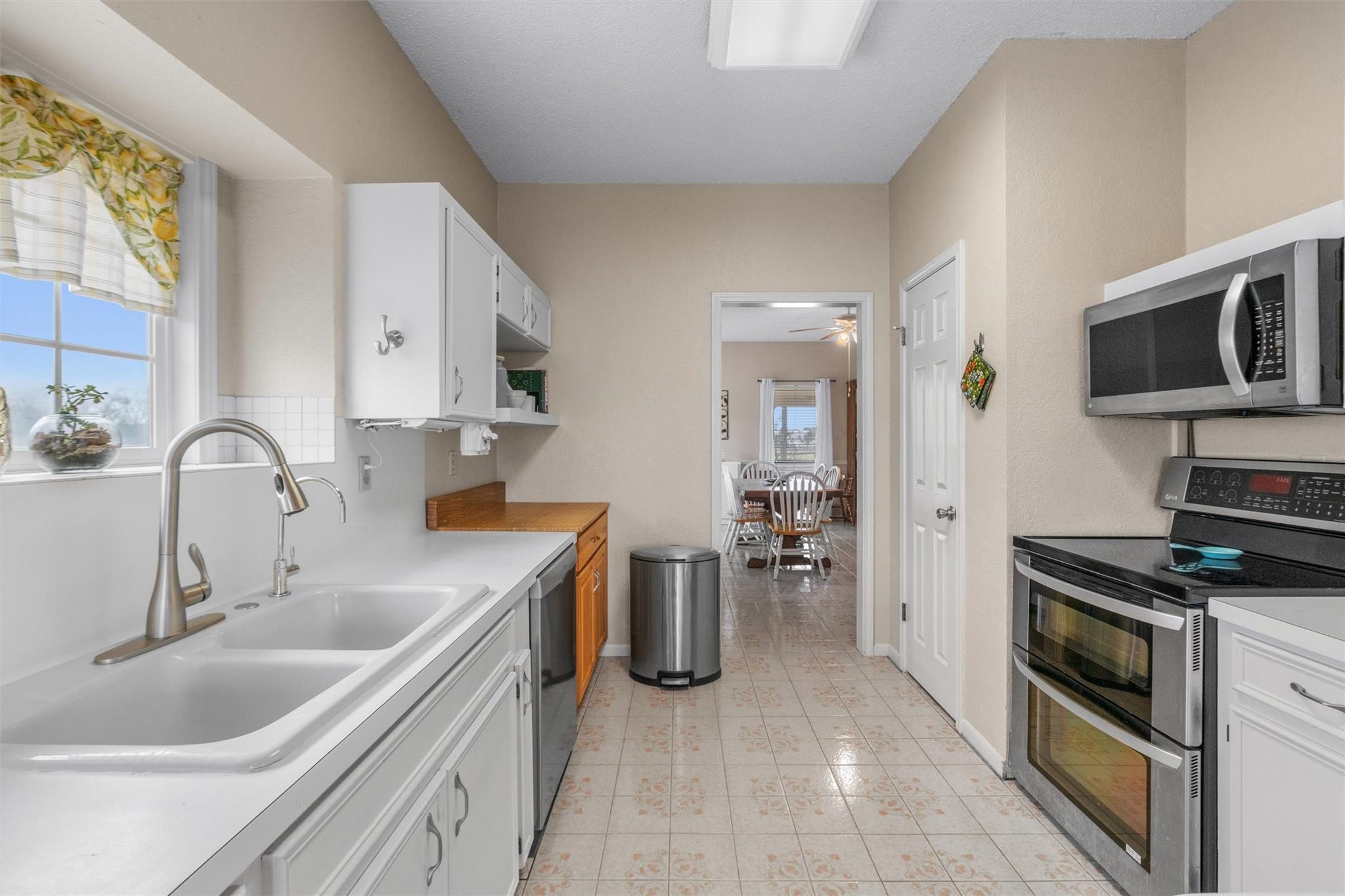 281 Lemens Ave, Hutto, TX 78634