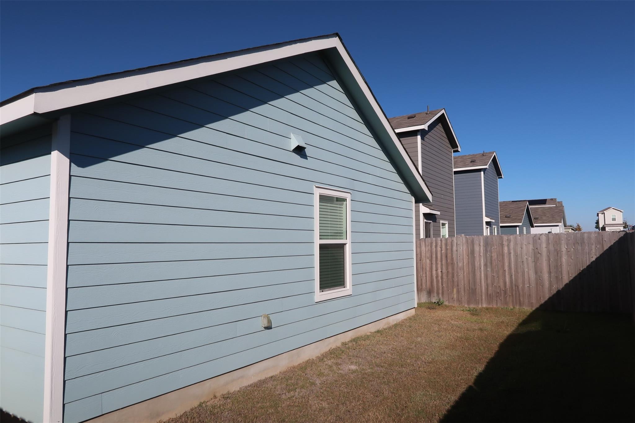 716 Commander Abbott Dr, Jarrell, TX 76537