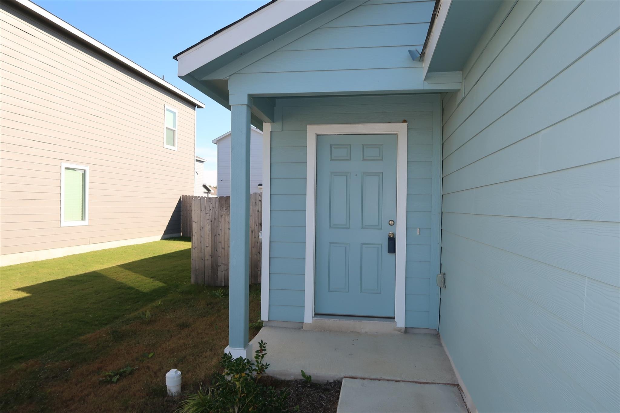 716 Commander Abbott Dr, Jarrell, TX 76537