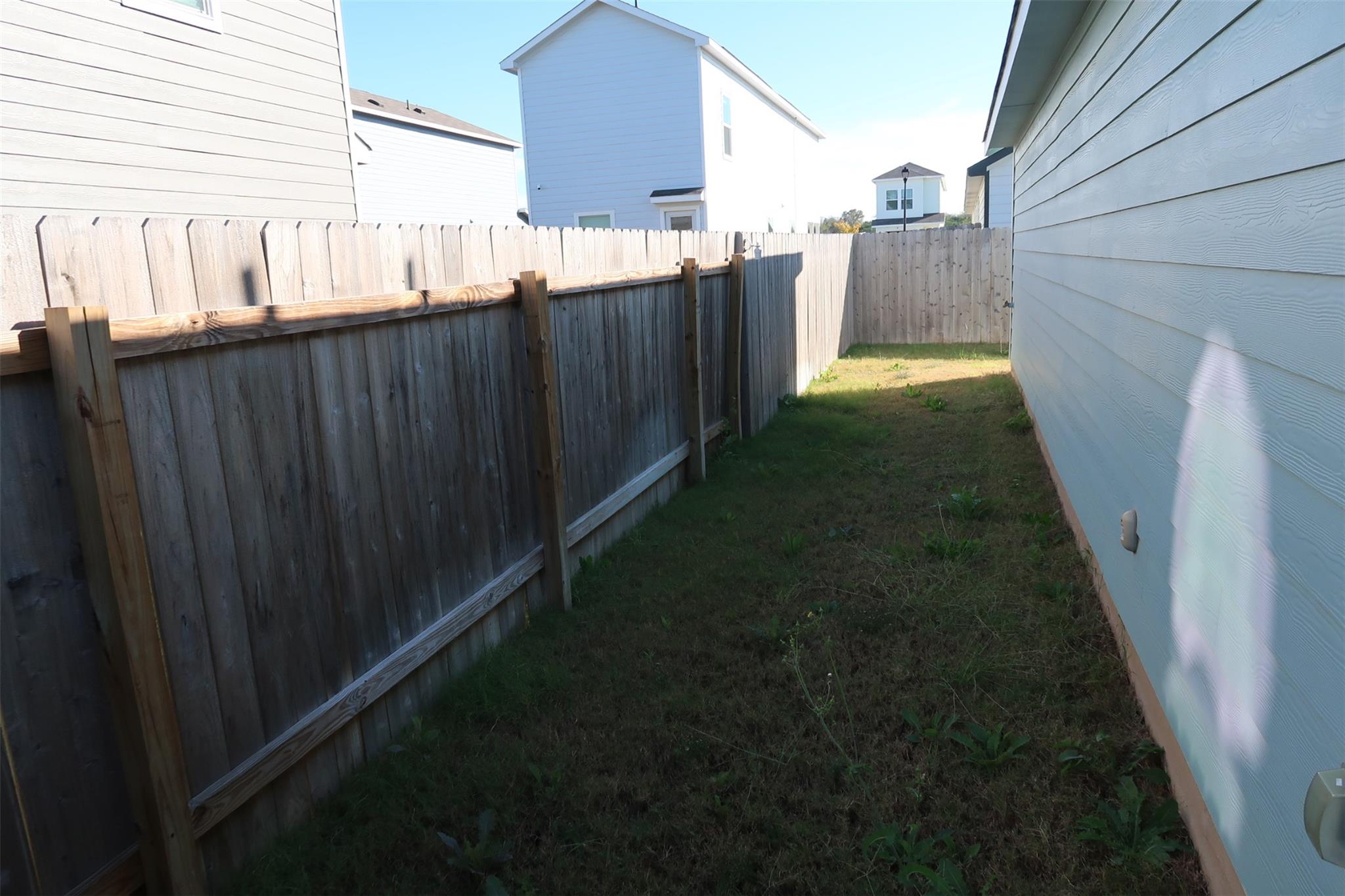 716 Commander Abbott Dr, Jarrell, TX 76537