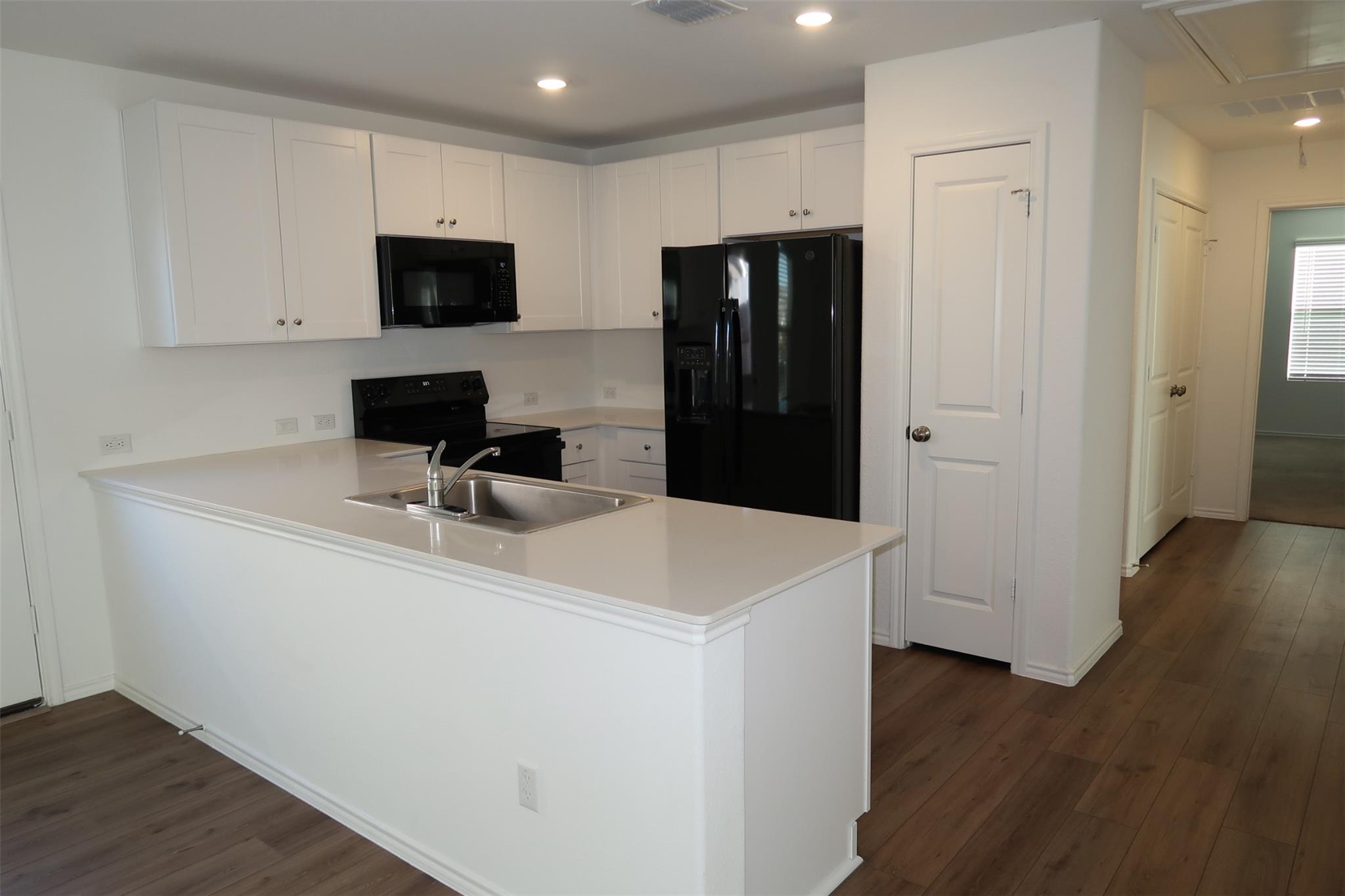 716 Commander Abbott Dr, Jarrell, TX 76537