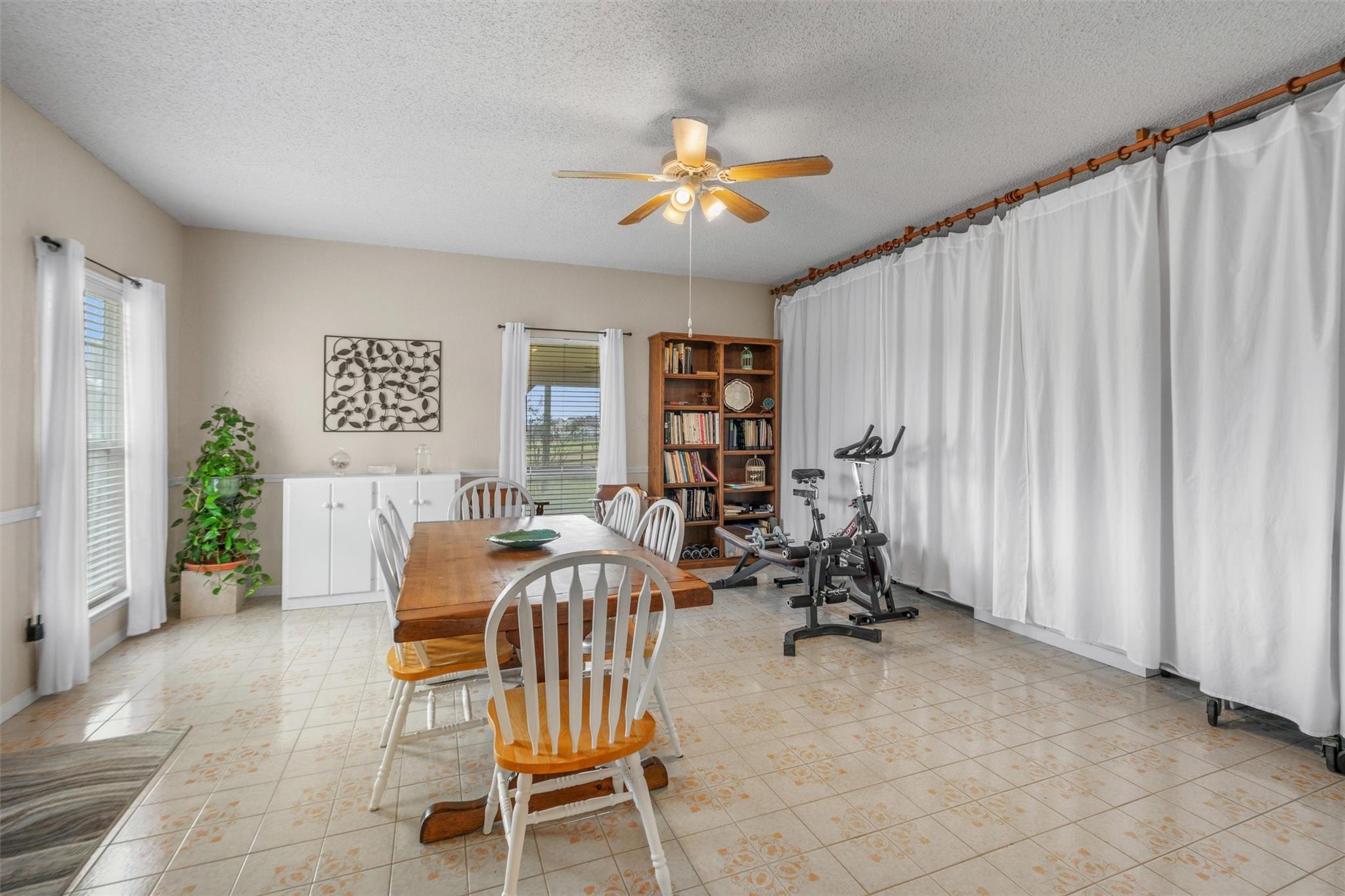 281 Lemens Ave, Hutto, TX 78634