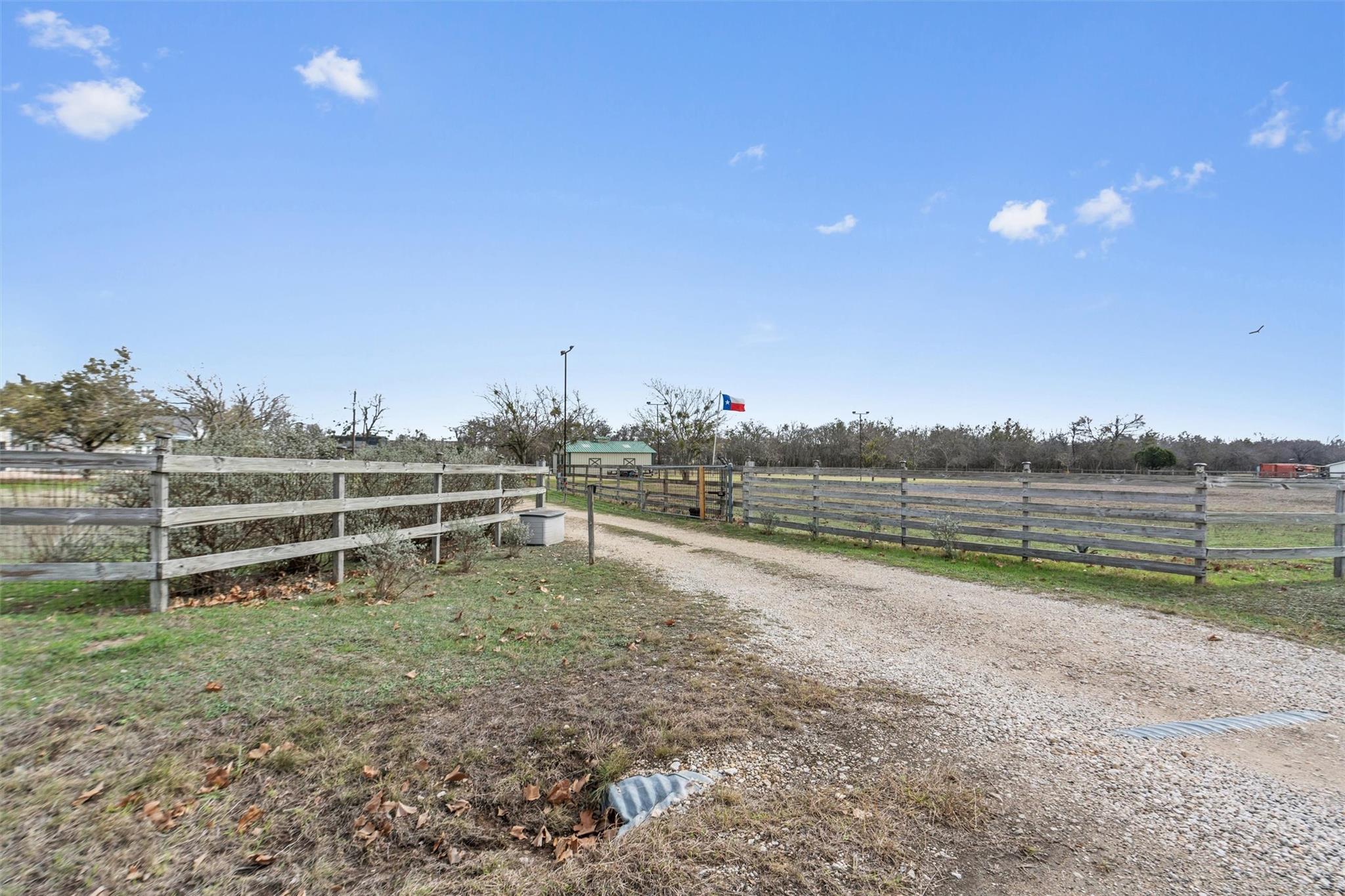 281 Lemens Ave, Hutto, TX 78634