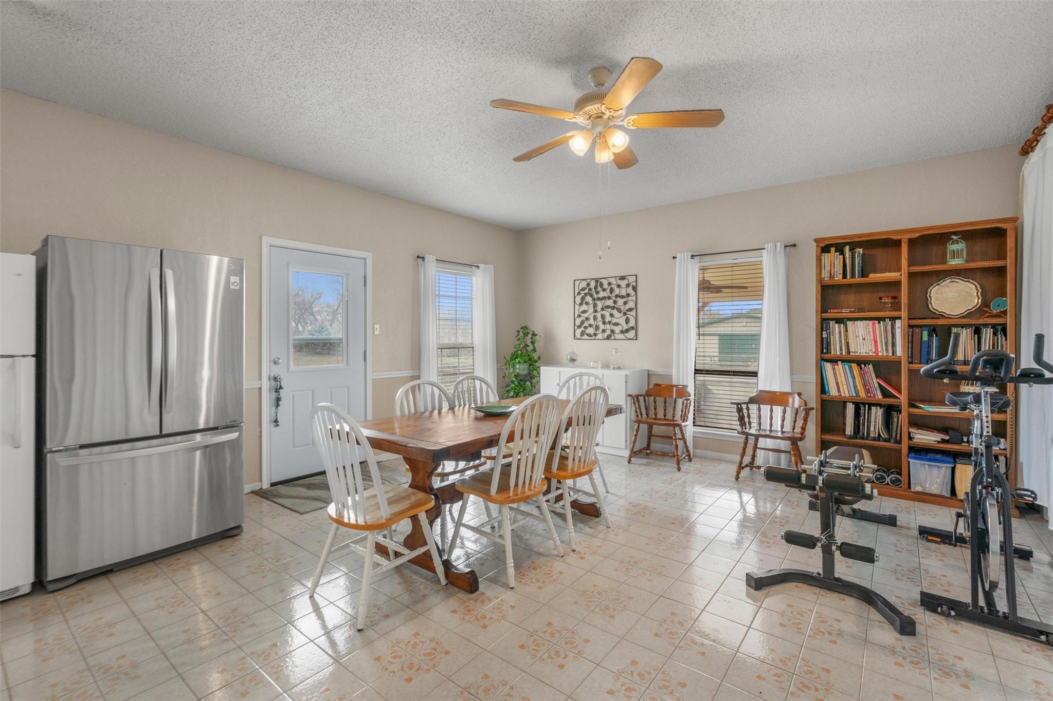 281 Lemens Ave, Hutto, TX 78634