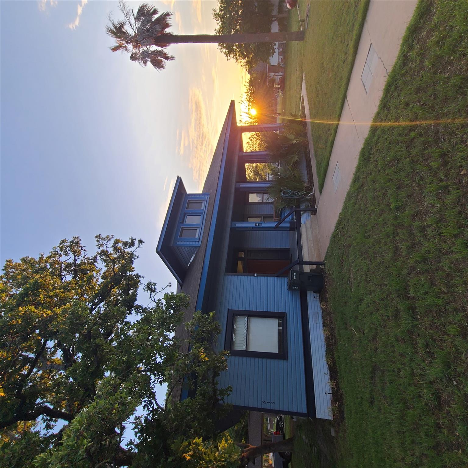 615 E Washington St, Giddings, TX 78942