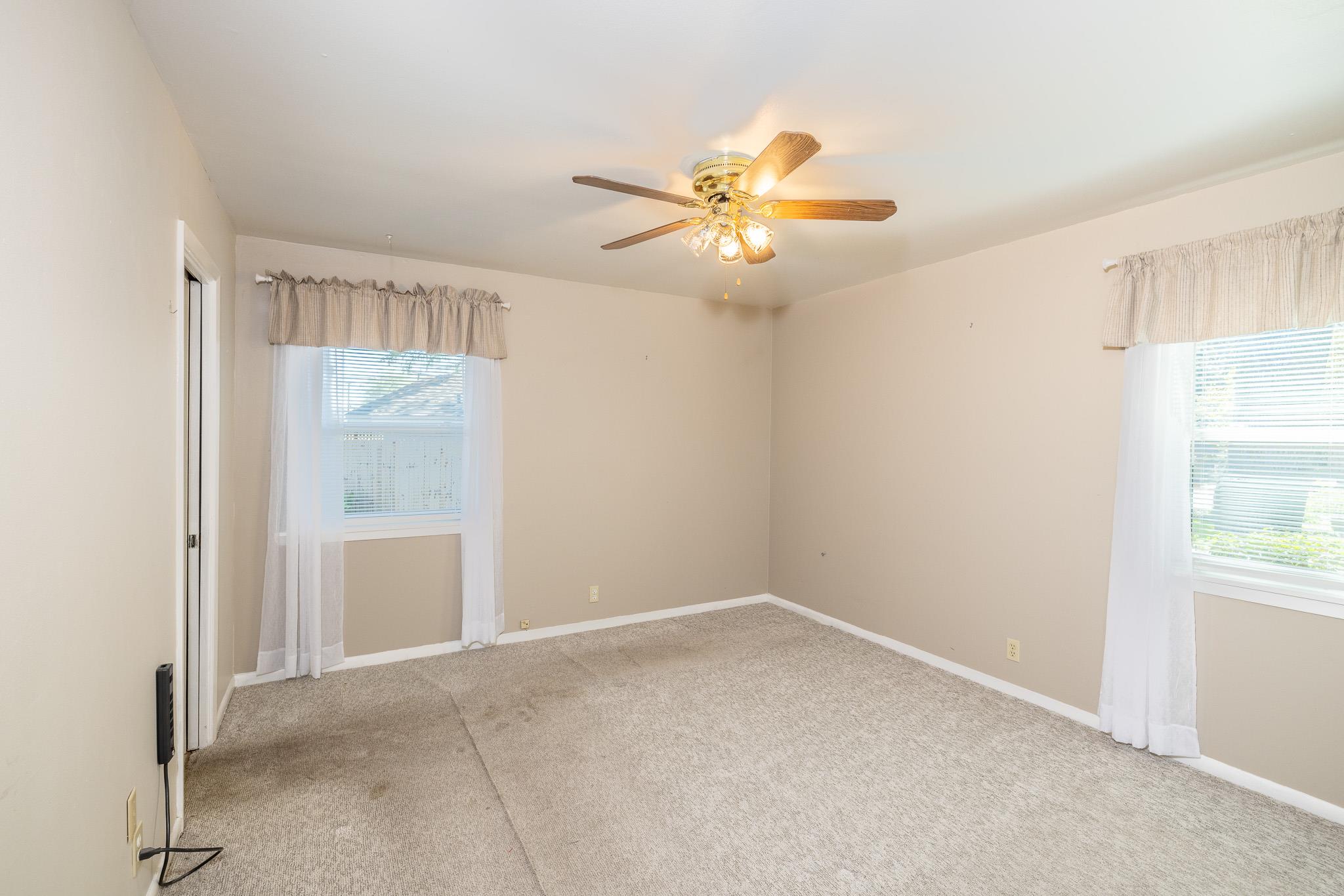 1833 Contour Dr, Gonzales, TX 78629