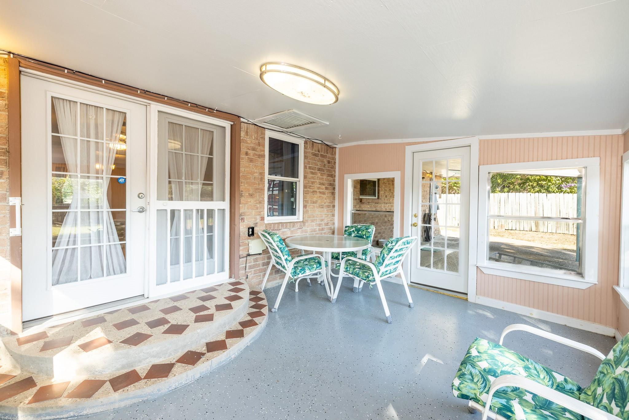 1833 Contour Dr, Gonzales, TX 78629